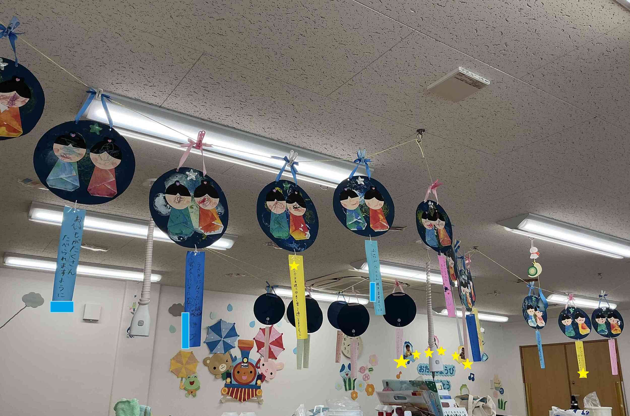 お部屋にたくさん素敵な作品です
