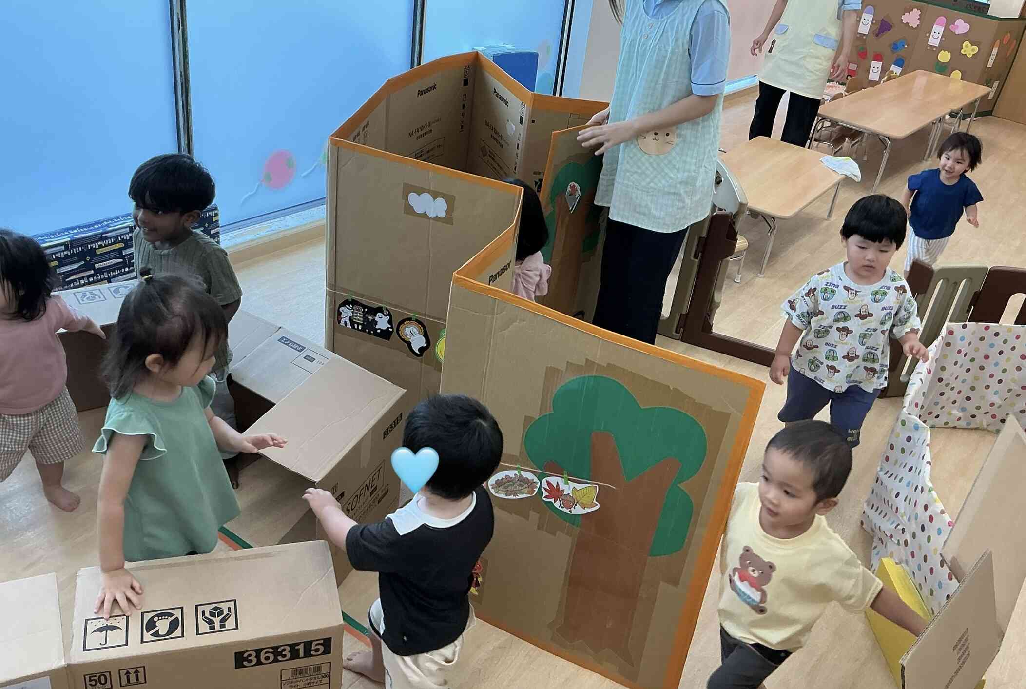 段ボール迷路で遊んだよ！
