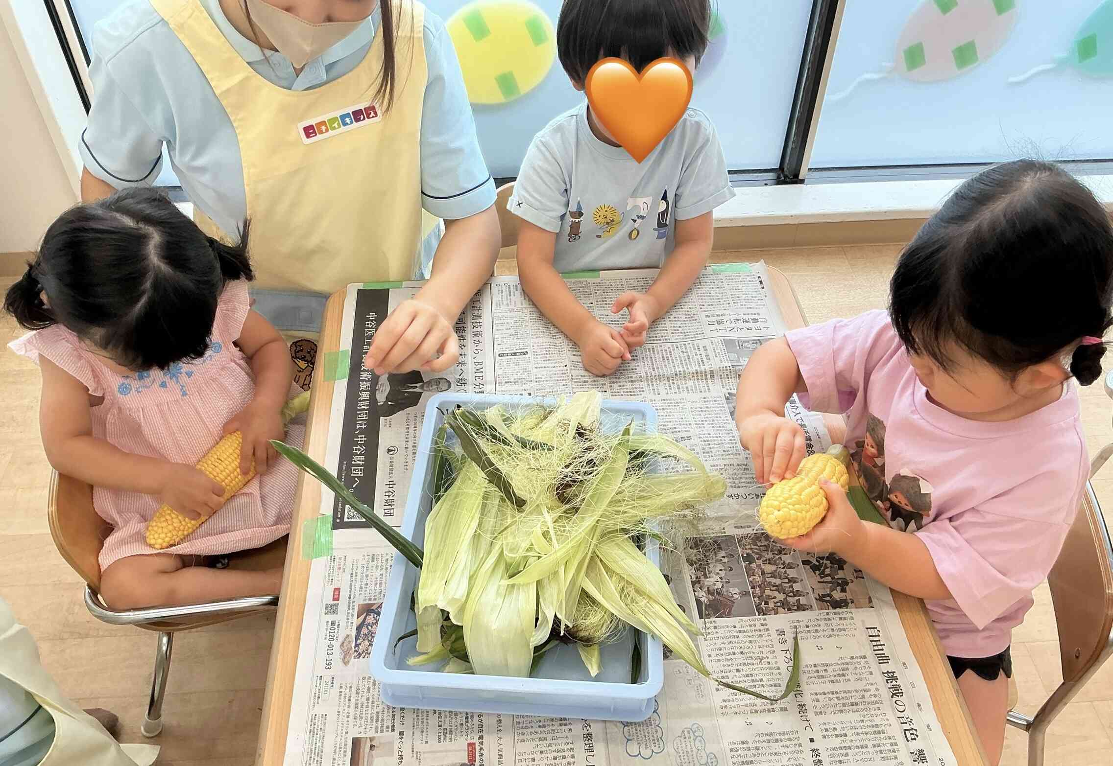 とうもろこしの皮むきをしたよ！