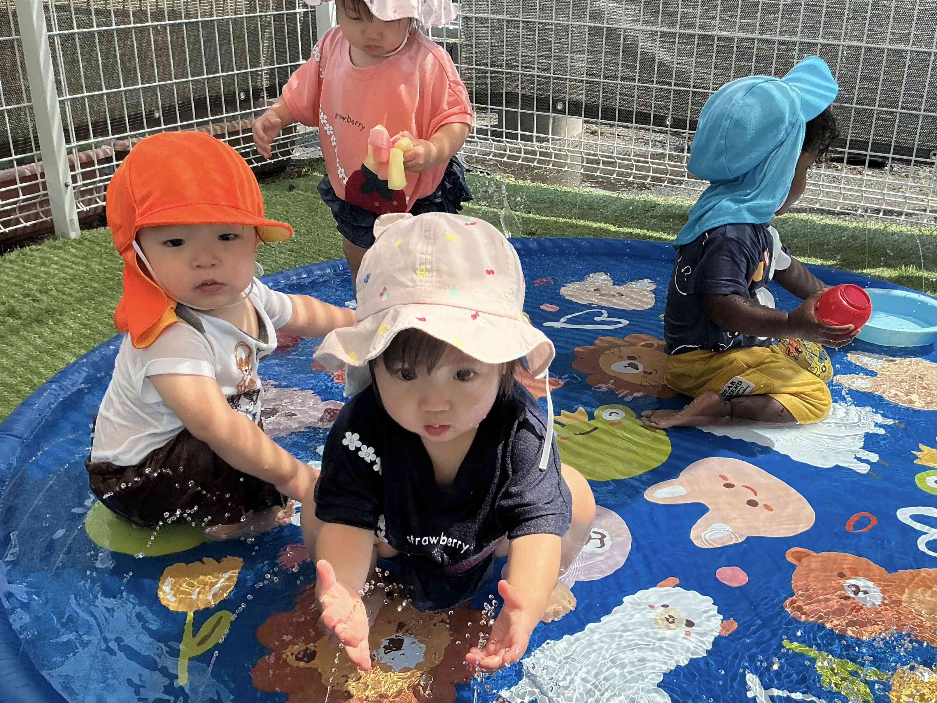 噴水マットでバシャバシャ