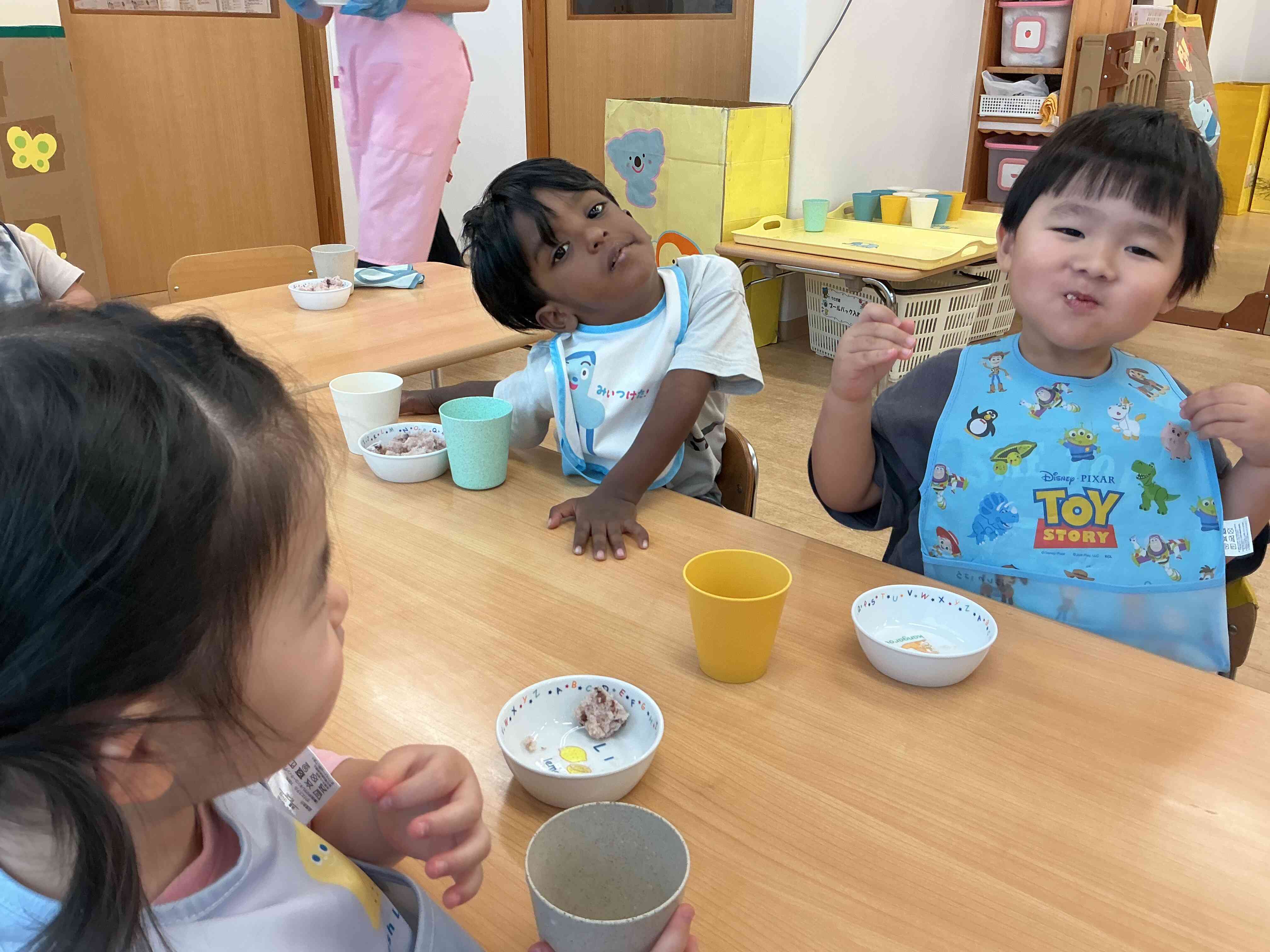 おやつには「あずきの蒸しパン」♡