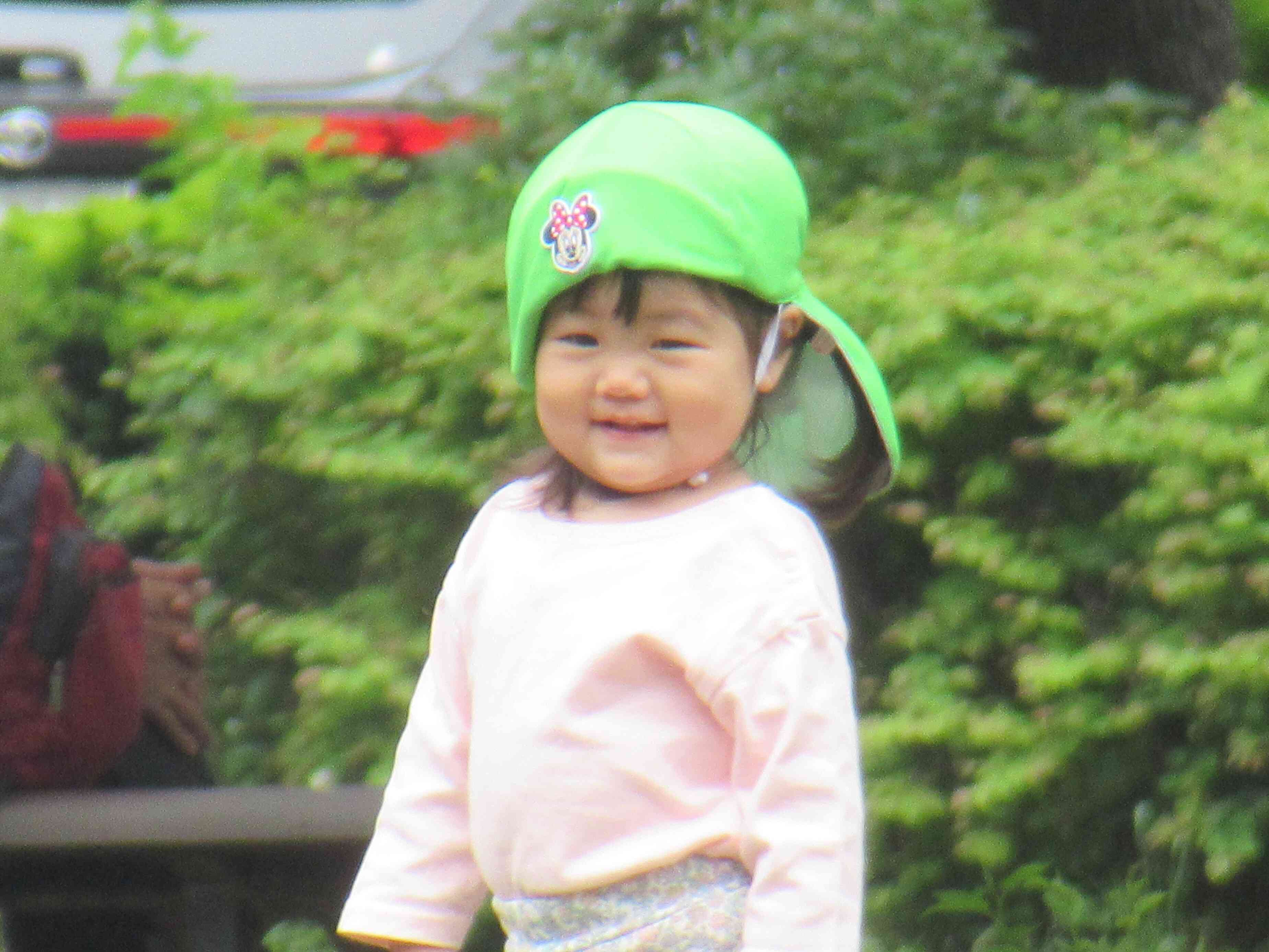 カメラに気付いてニコッ♪