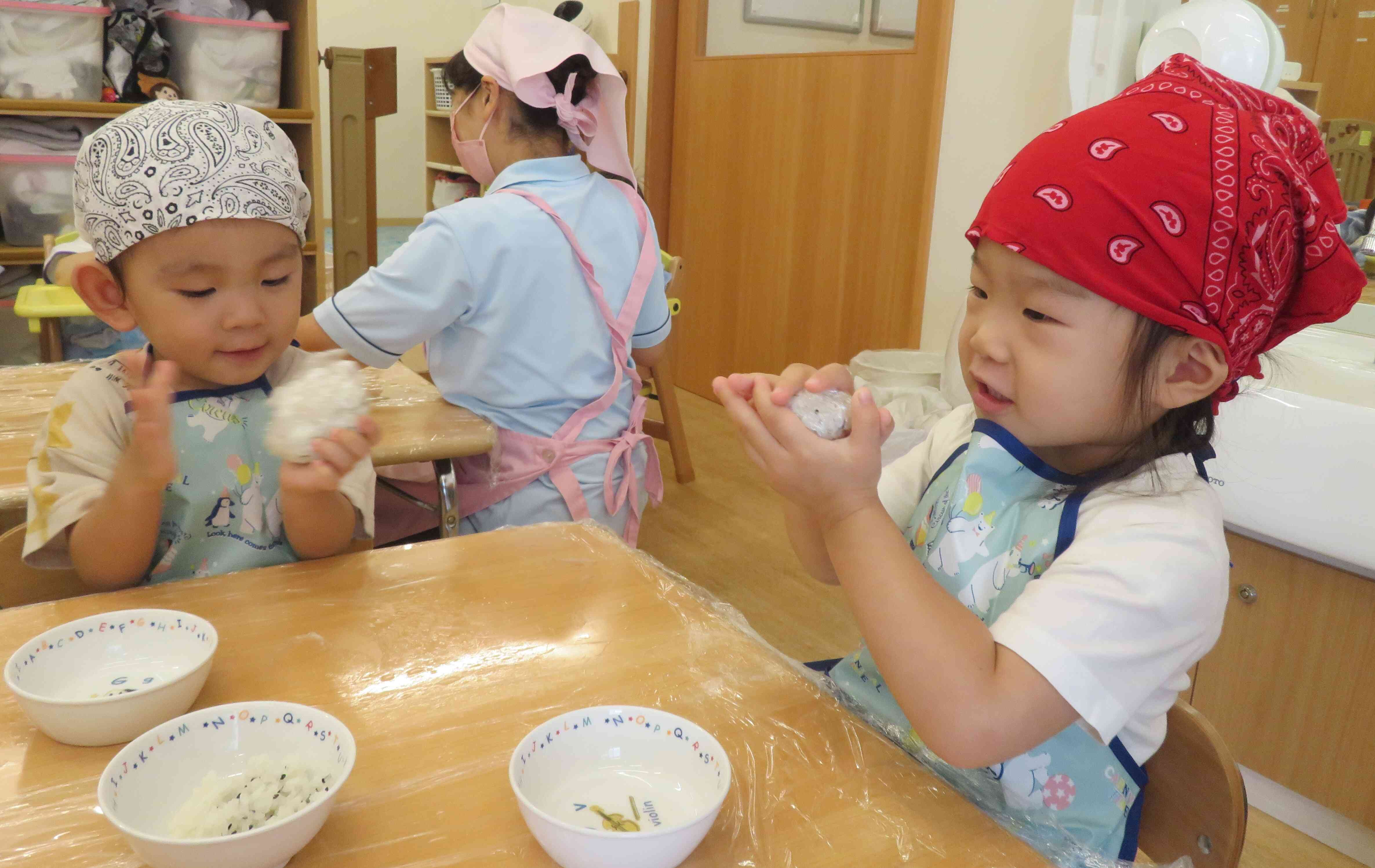 ９月の食育～おにぎり作り～