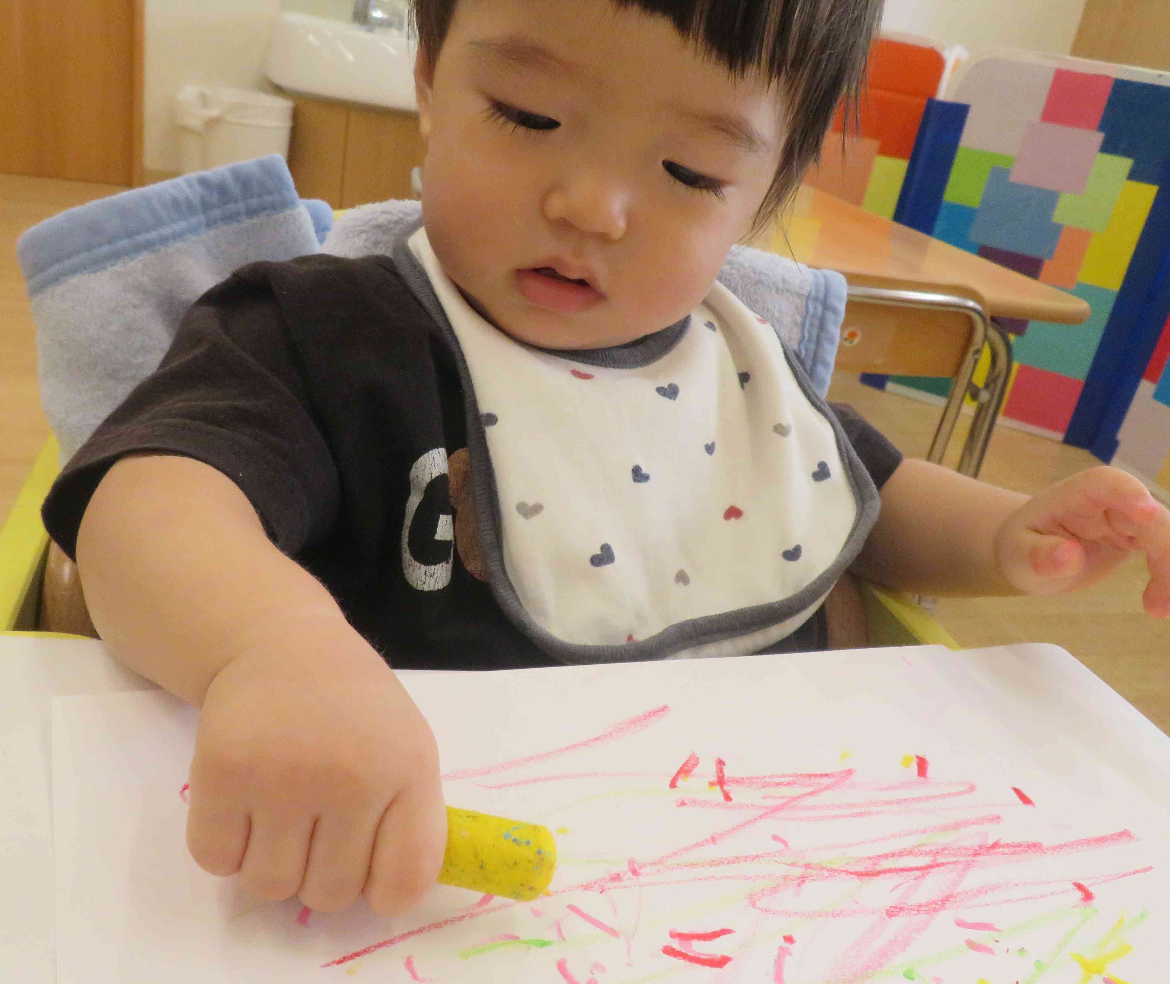 0歳児　ひよこ組　9月製作「とんぼ」