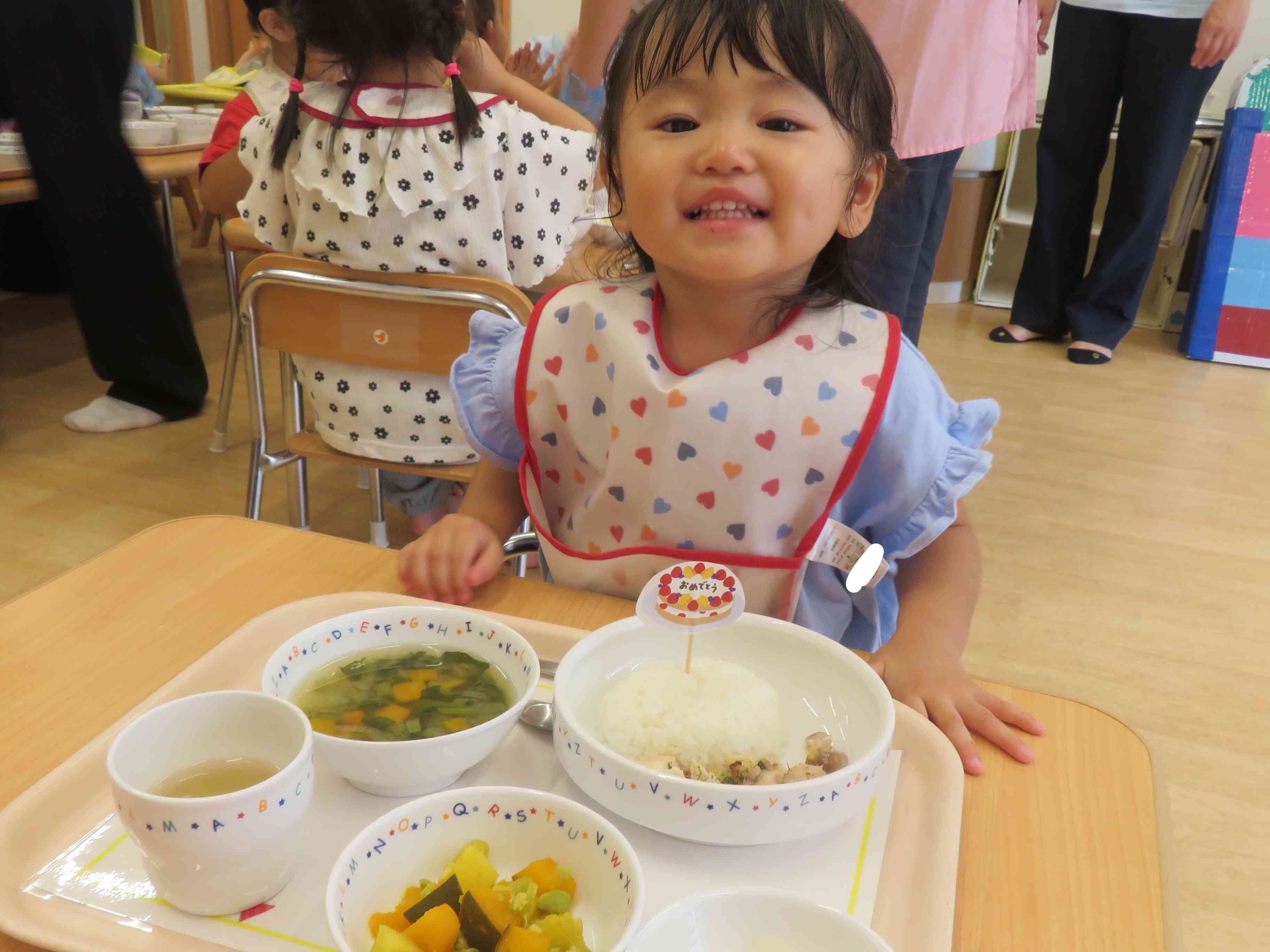 お給食はステキな誕生日プレート！いっぱい食べて大きくなるぞ～！