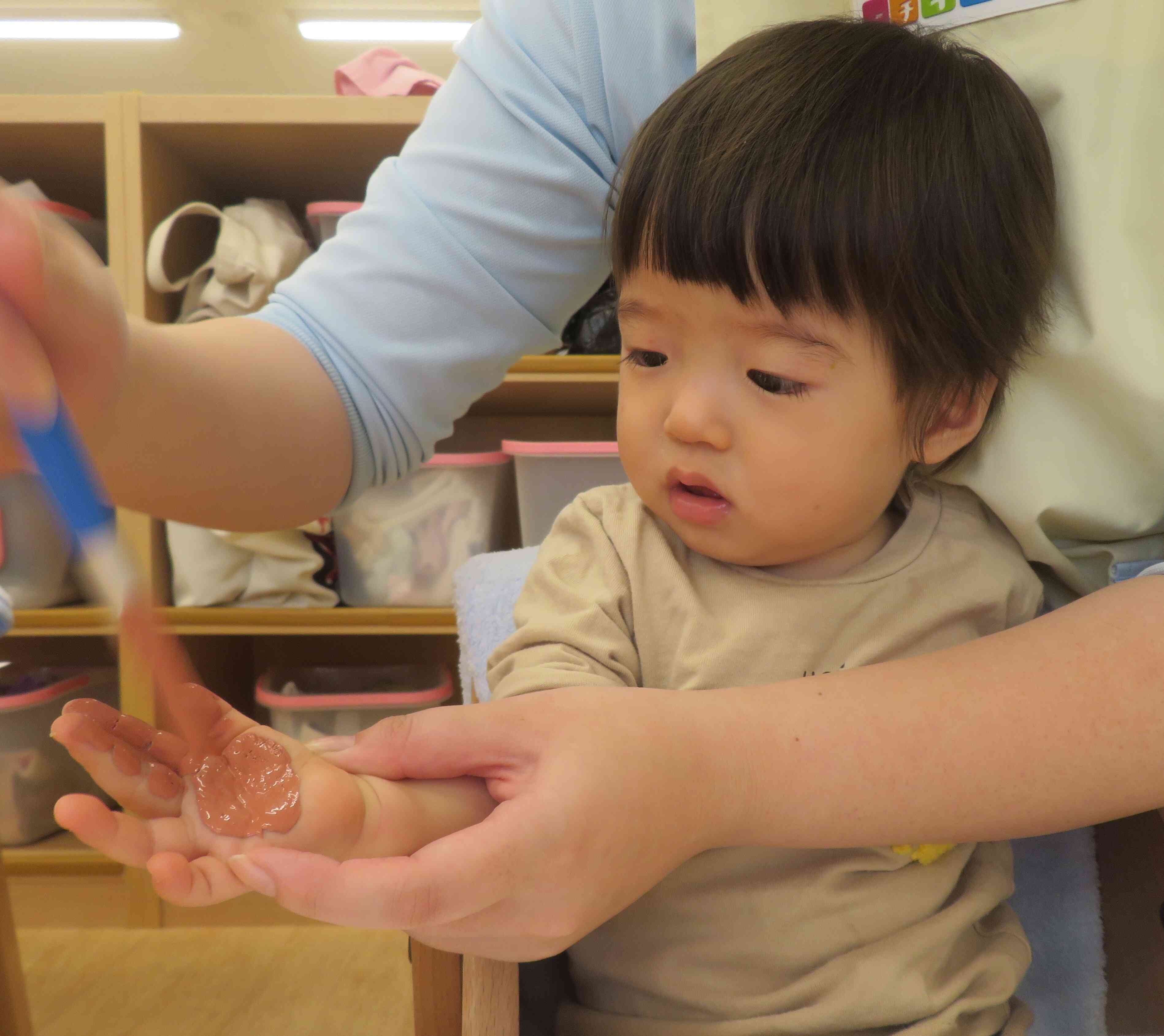 0歳児ひよこ組　10月製作「くり」