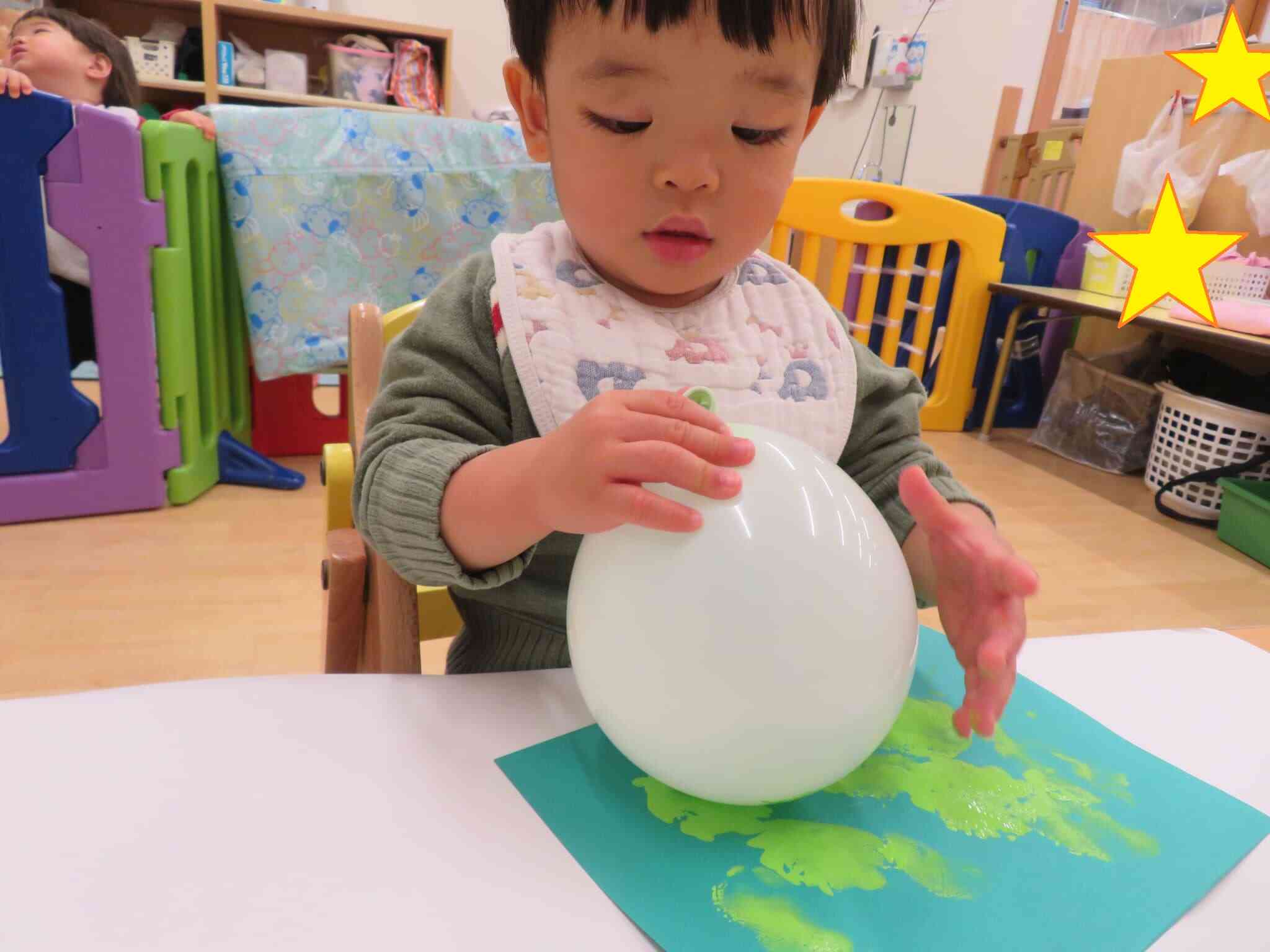 0歳児ひよこ組　12月製作「クリスマスツリー」