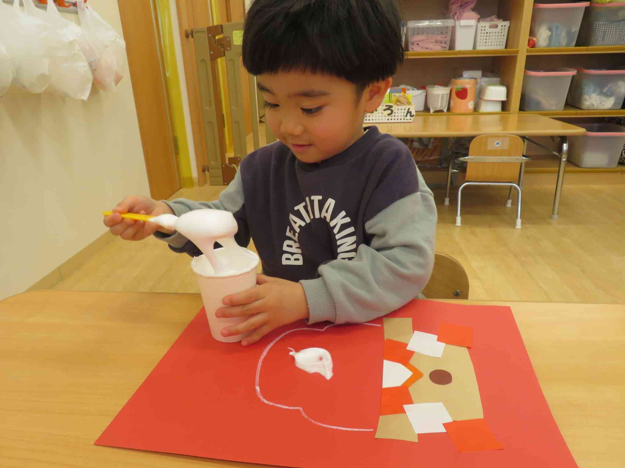 2歳児うさぎ組 1月製作『かがみもち』