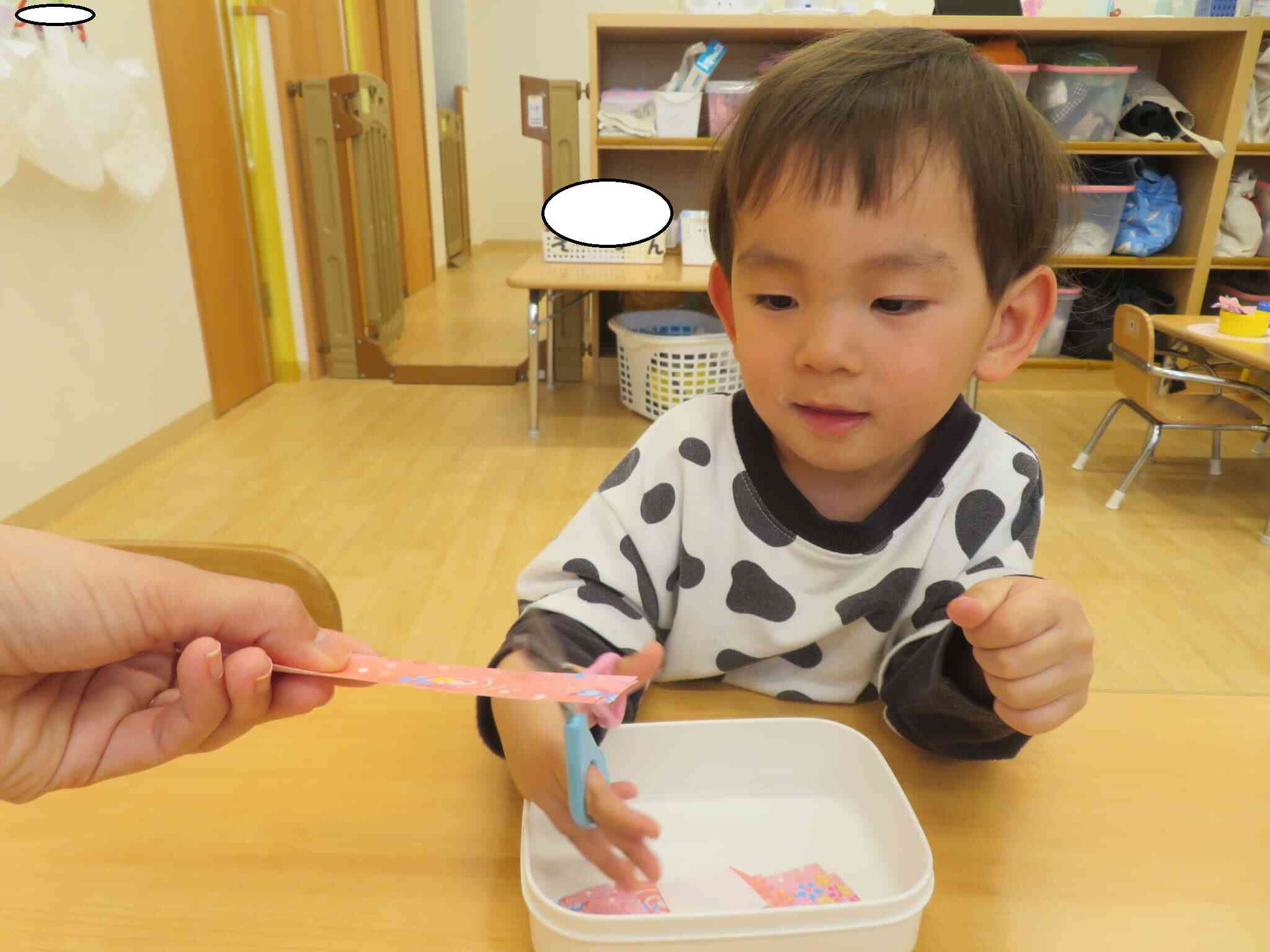 2歳児うさぎ組 3月製作「ひなかざり」