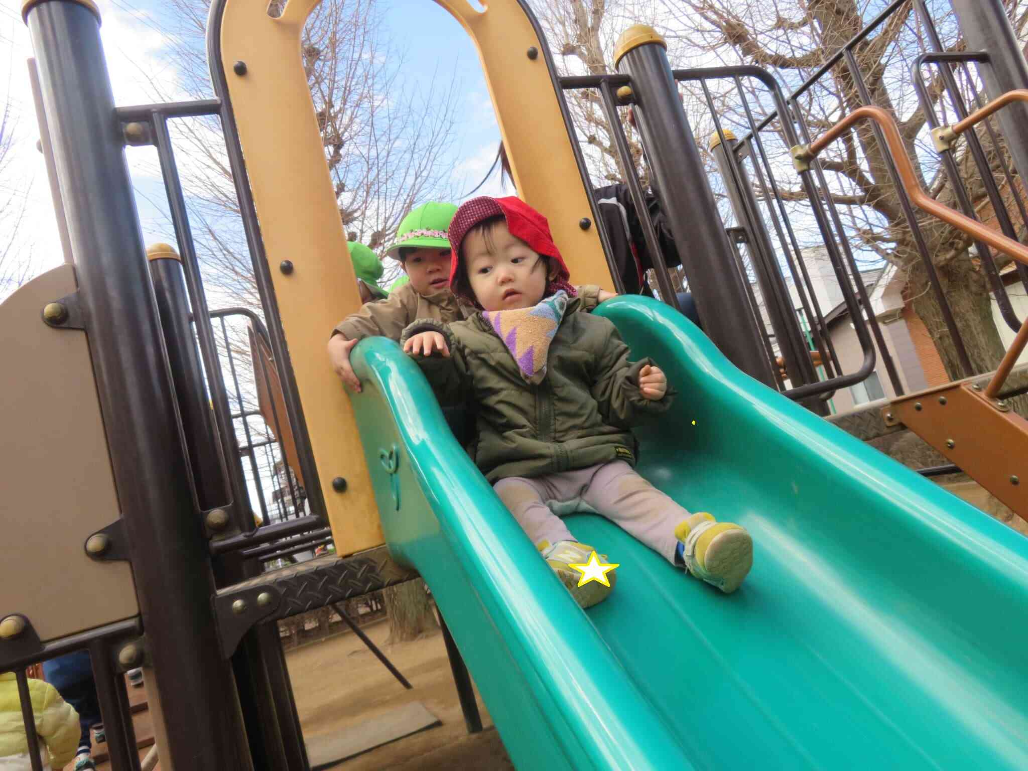 ドキドキの滑り台です！