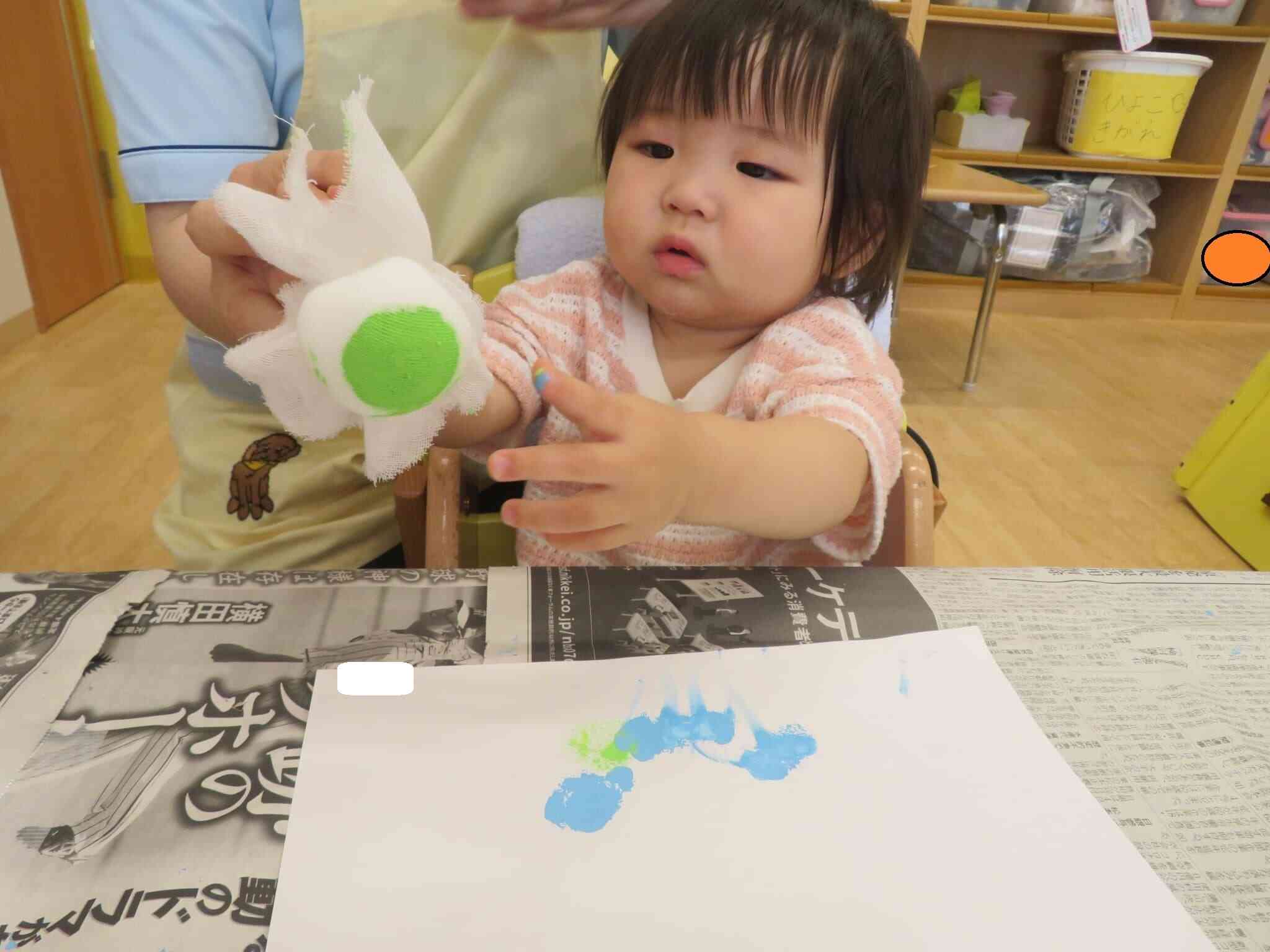 ０歳児ひよこ組 ６月製作「かたつむり」