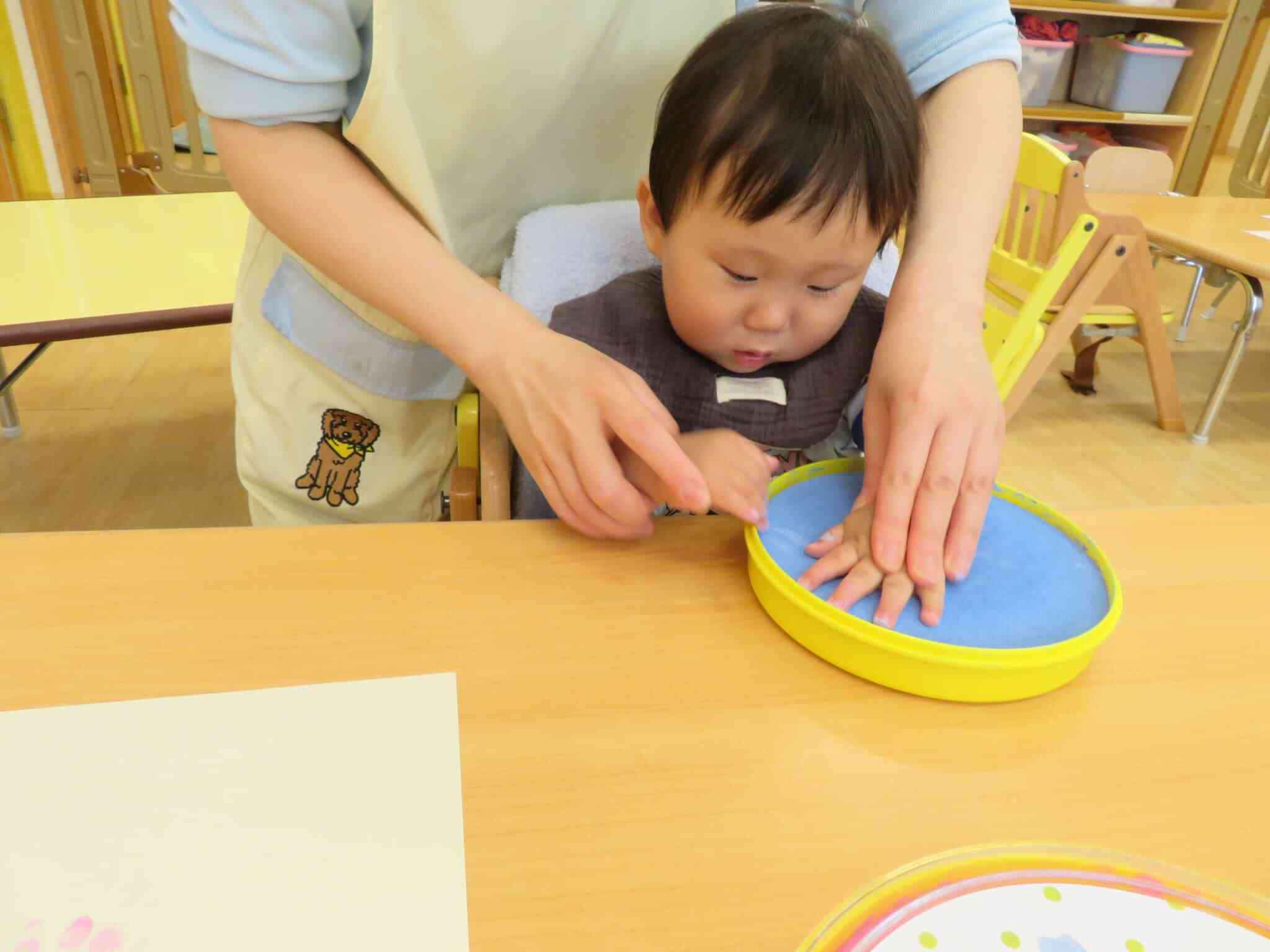 おててをぺったん☆