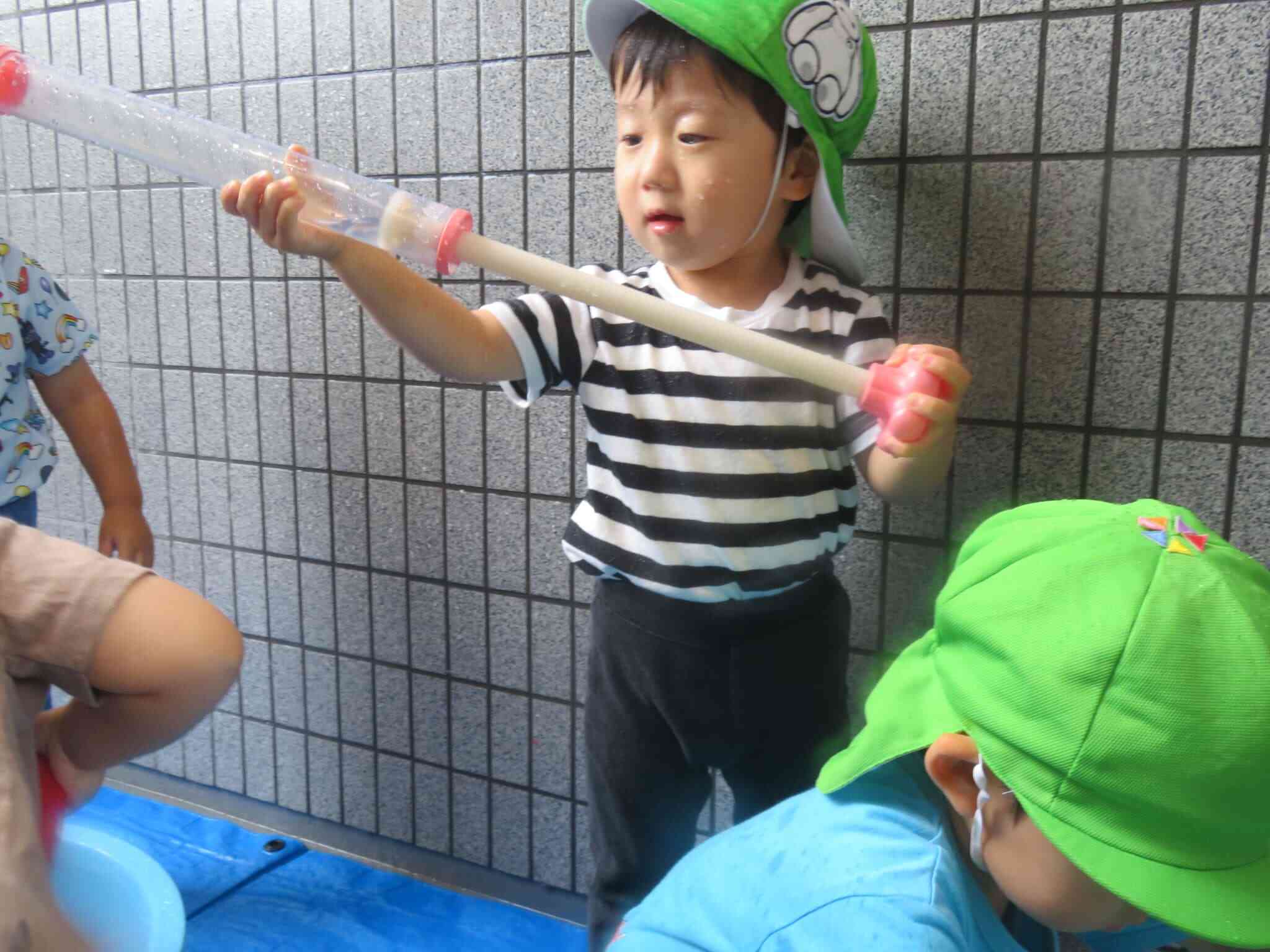 みずでっぽうに夢中！