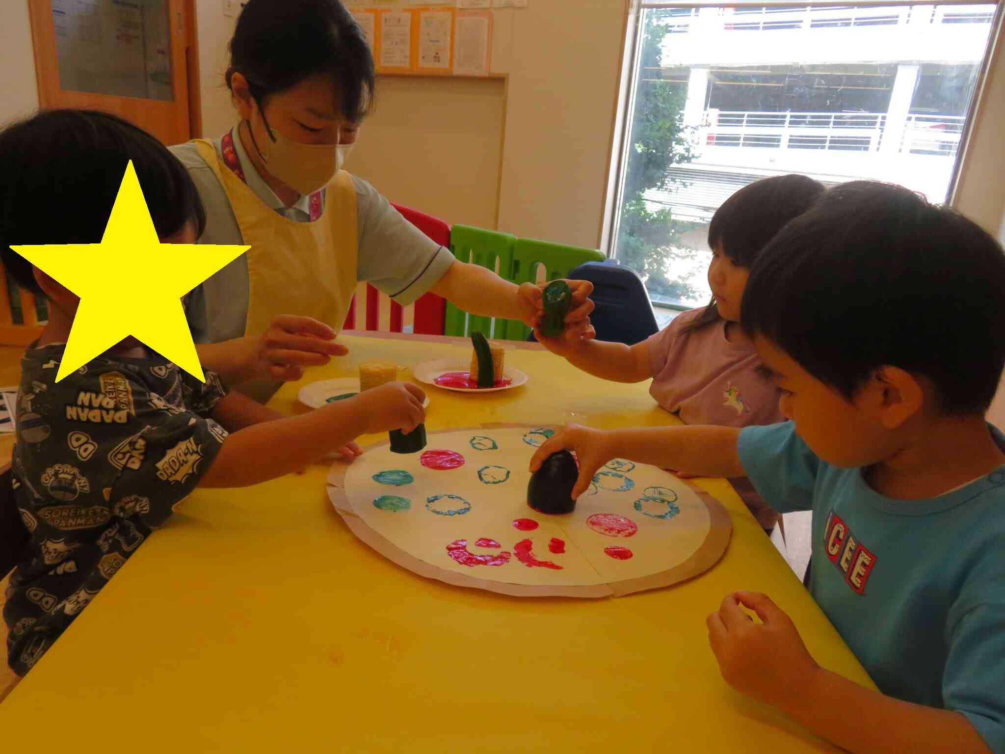 7月食育活動～野菜スタンプ③～