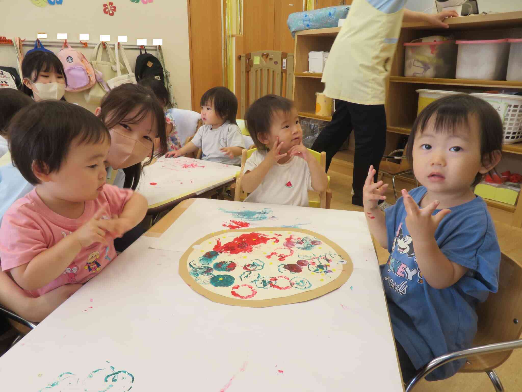 おいしそうなピザのできあがり♪