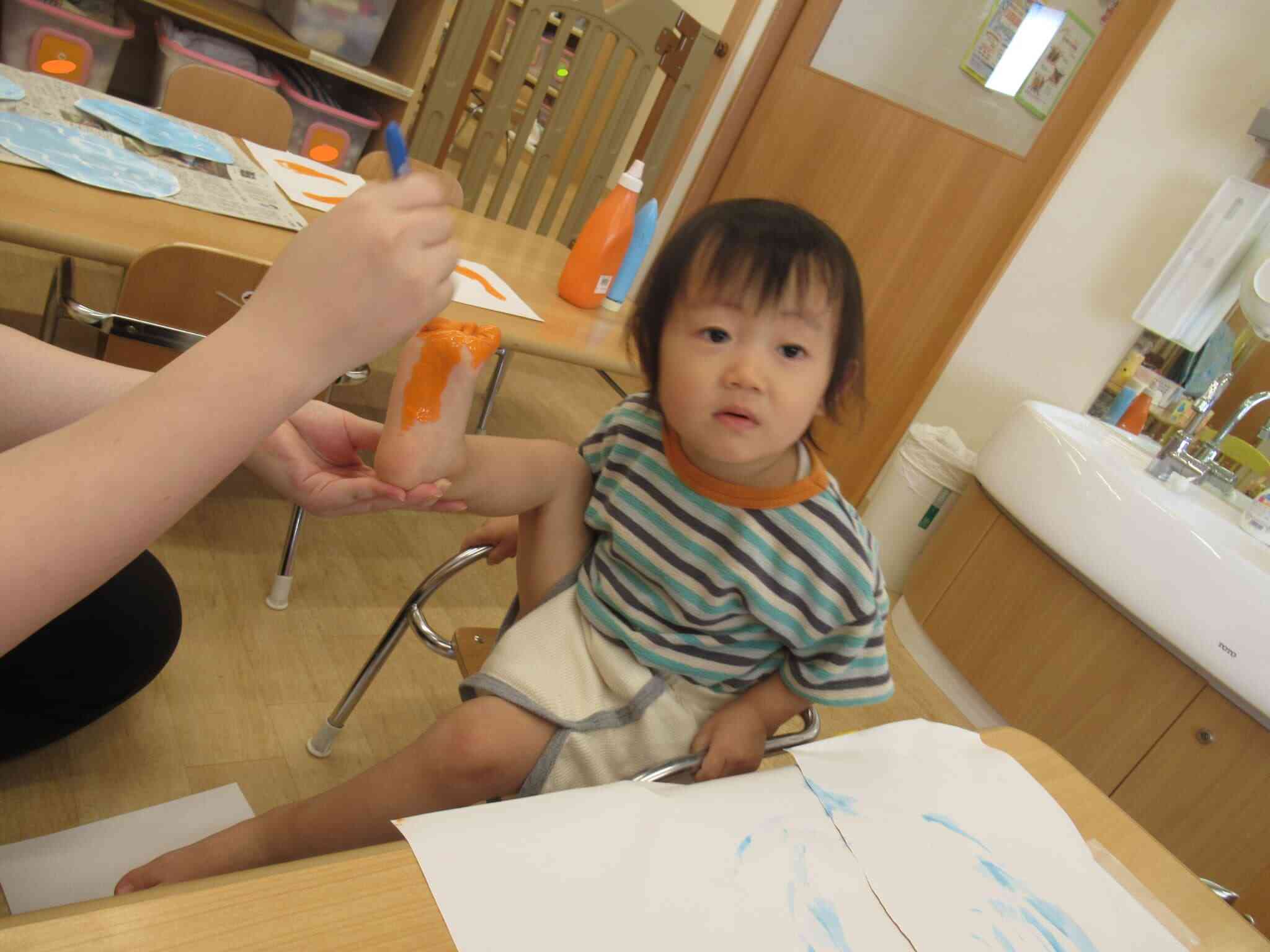 絵の具がひんやり気持ちいい～