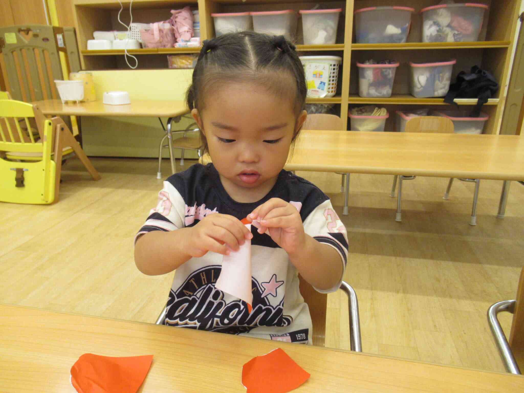 1歳児あひる組 9月製作「紅葉」