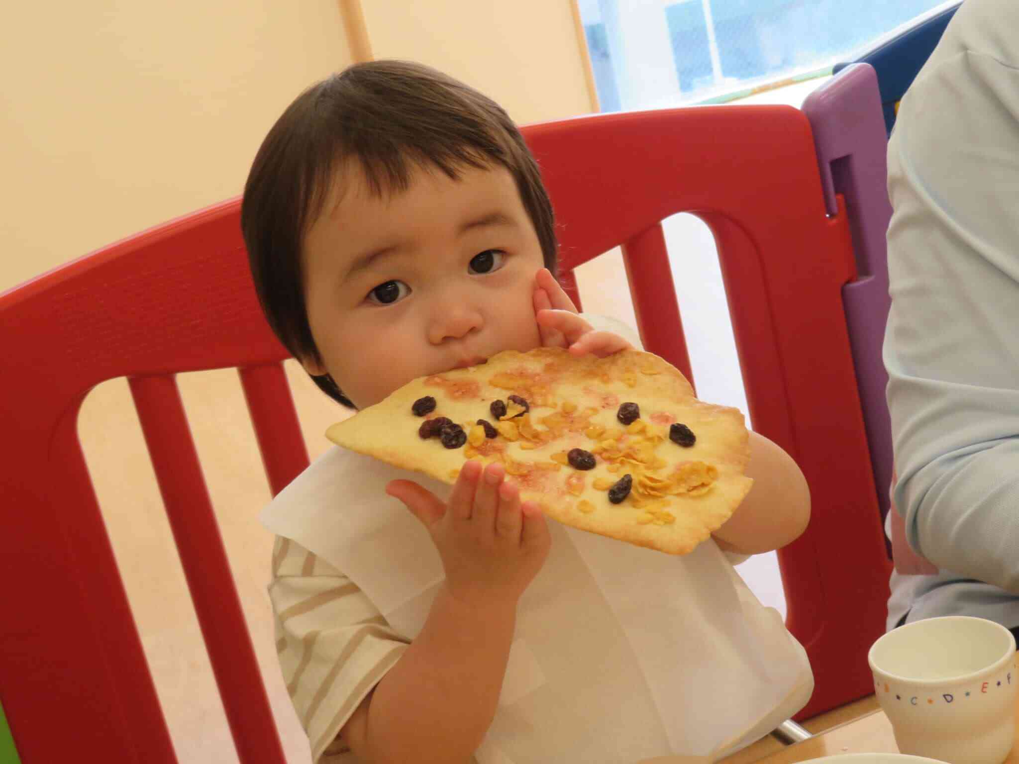  大きなお口でパクリ！