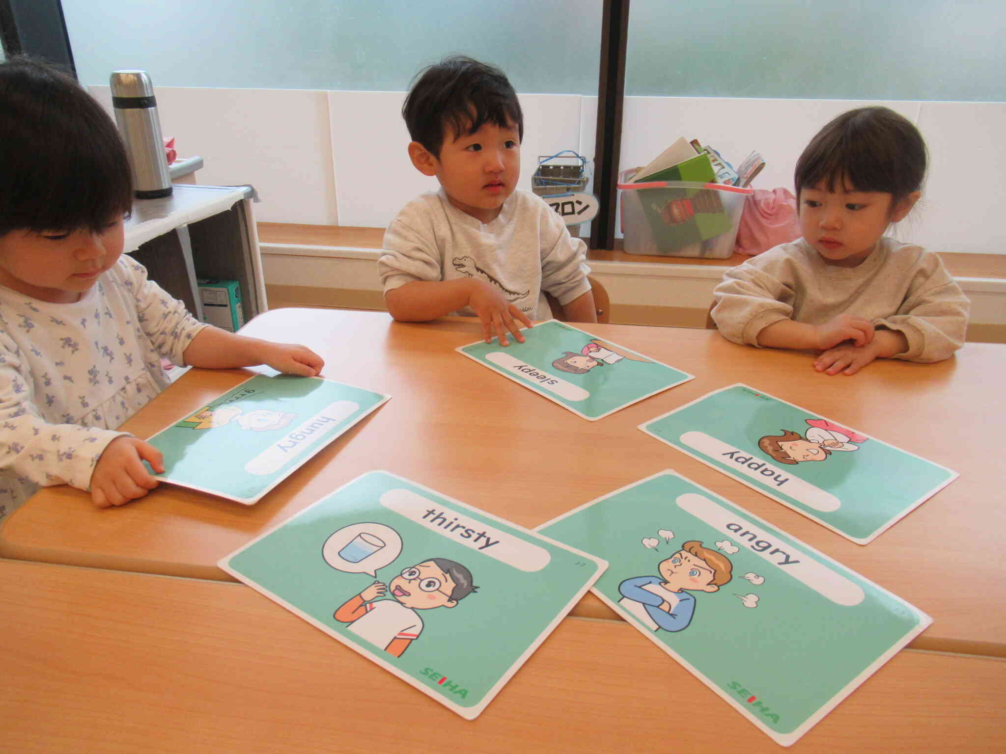 2歳児クラスの英語レッスンの様子☆彡