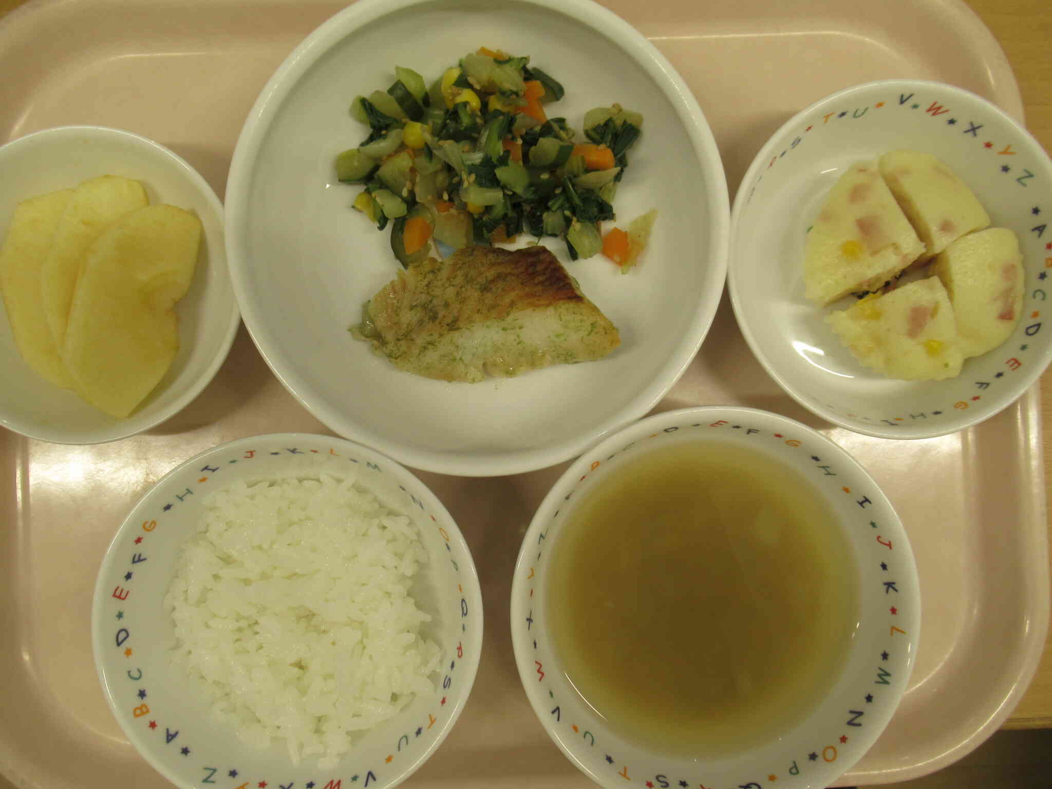 お魚の給食とおやつの蒸しパン