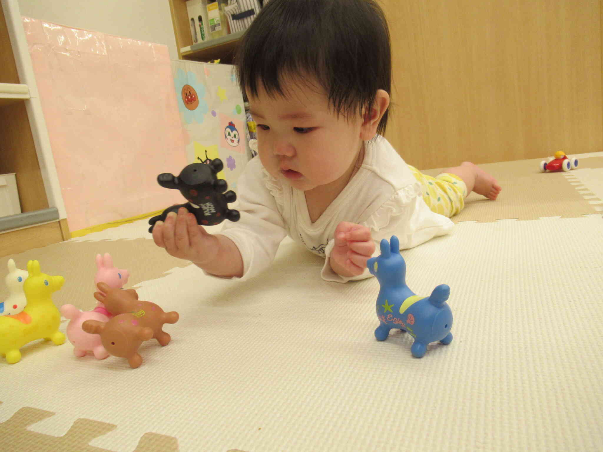 0歳児さんお部屋遊びの様子☆彡