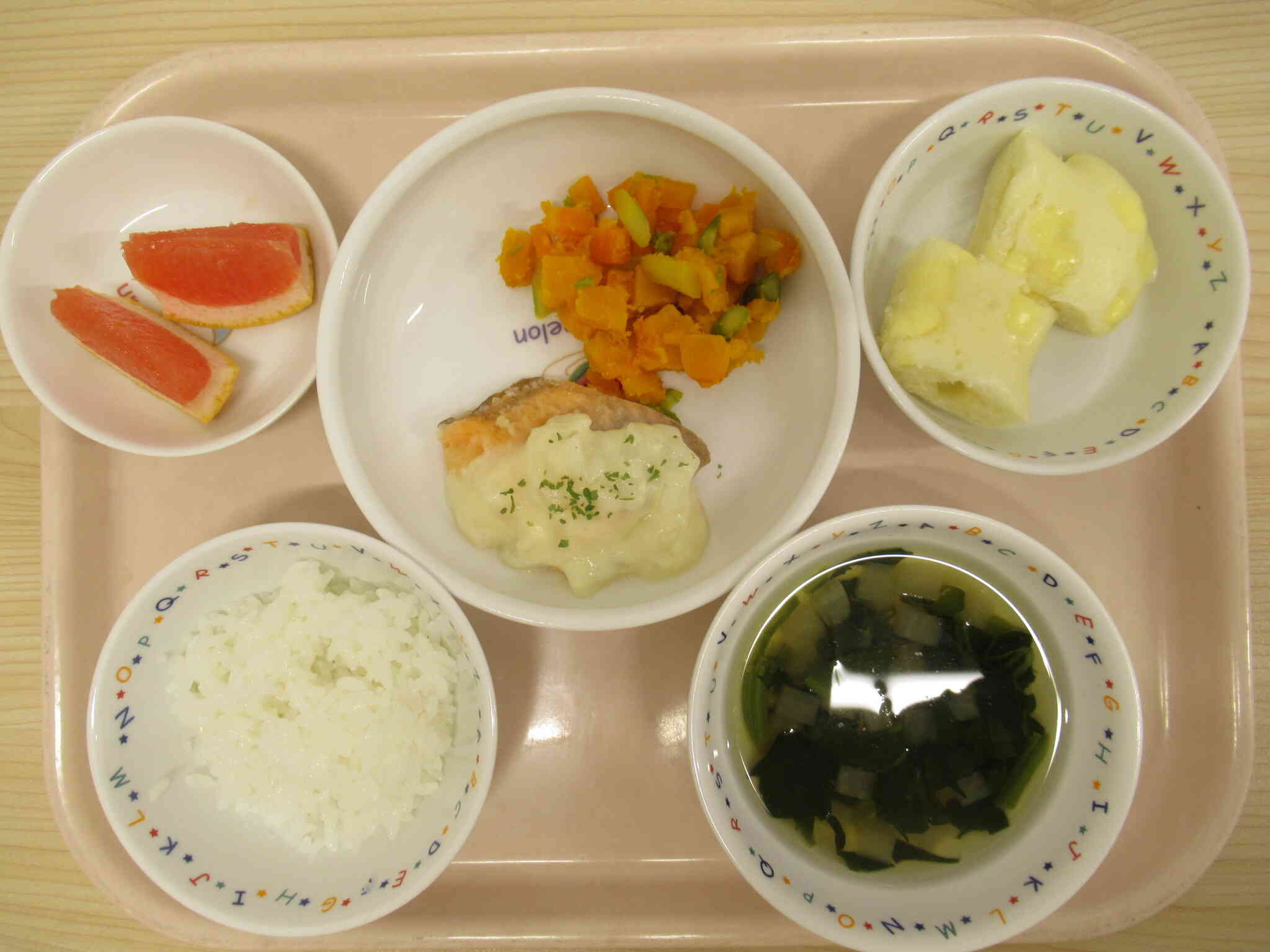 鮭のクリームソースとおやつのチーズ蒸しパン