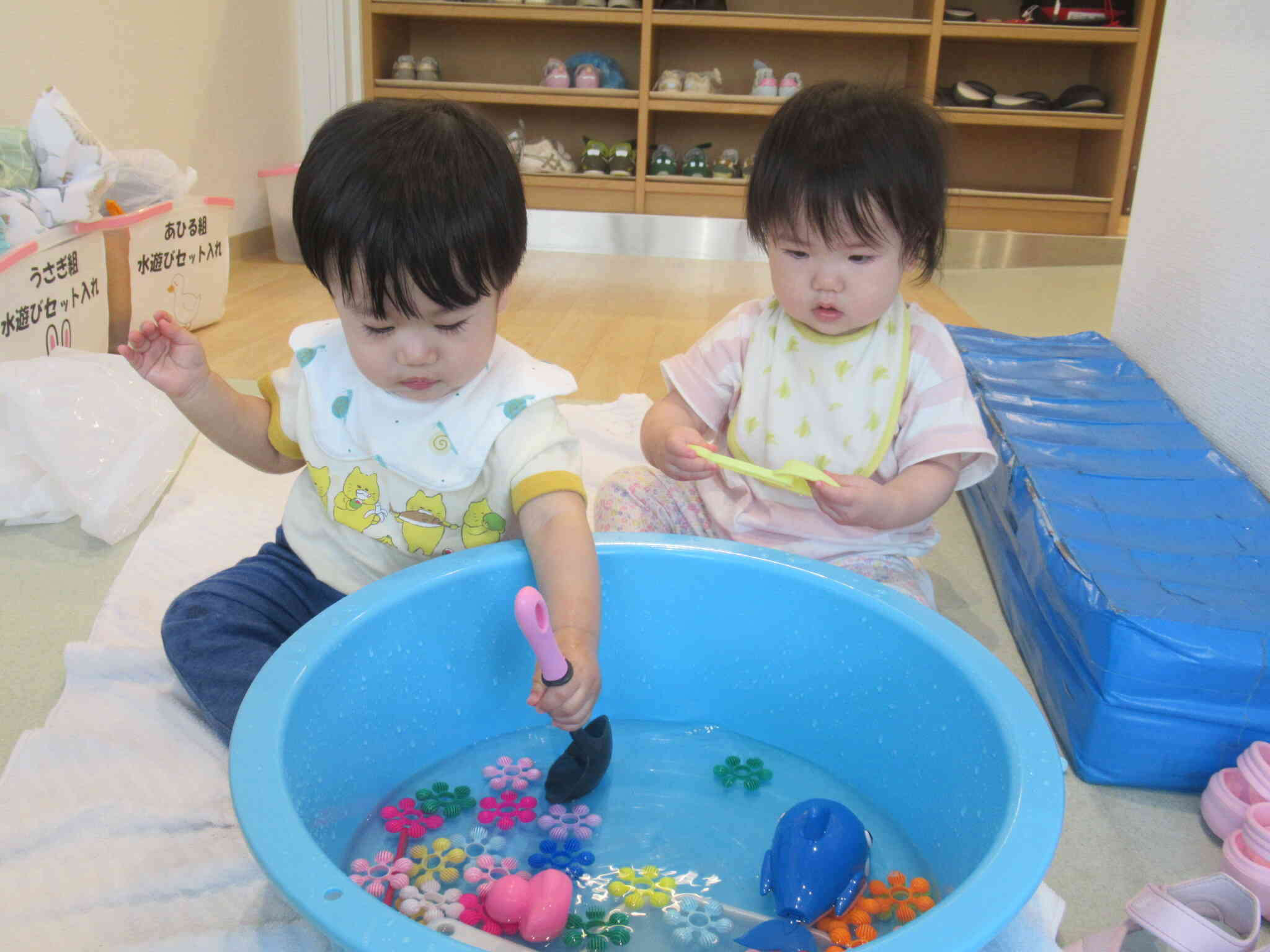 0歳児さんお水遊びの様子☆彡