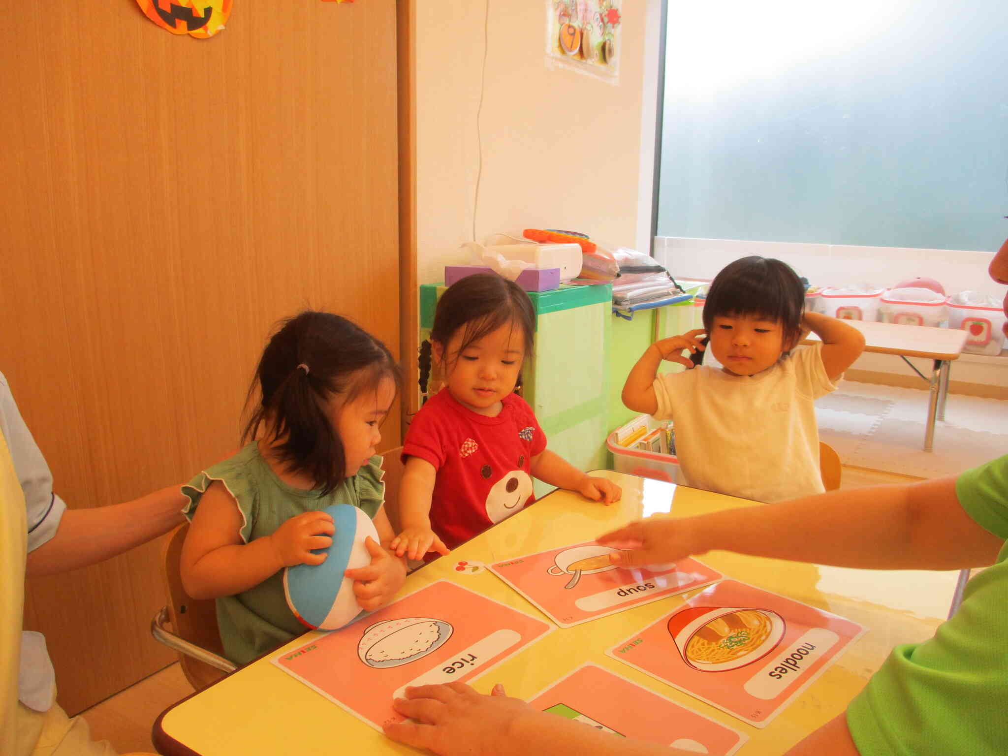 1歳児さん英語レッスンの様子☆