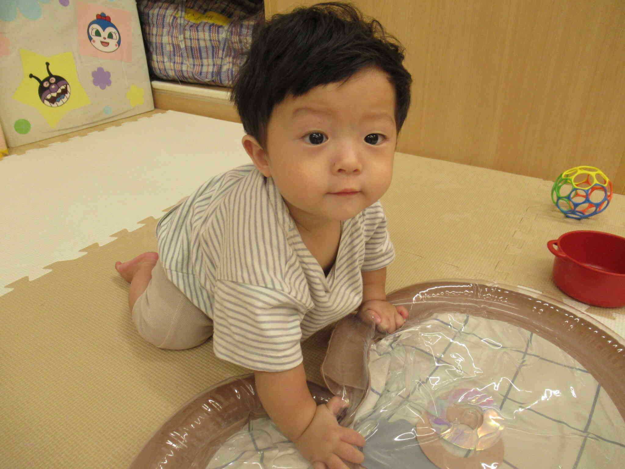 0歳児さんお部屋遊びの様子♪