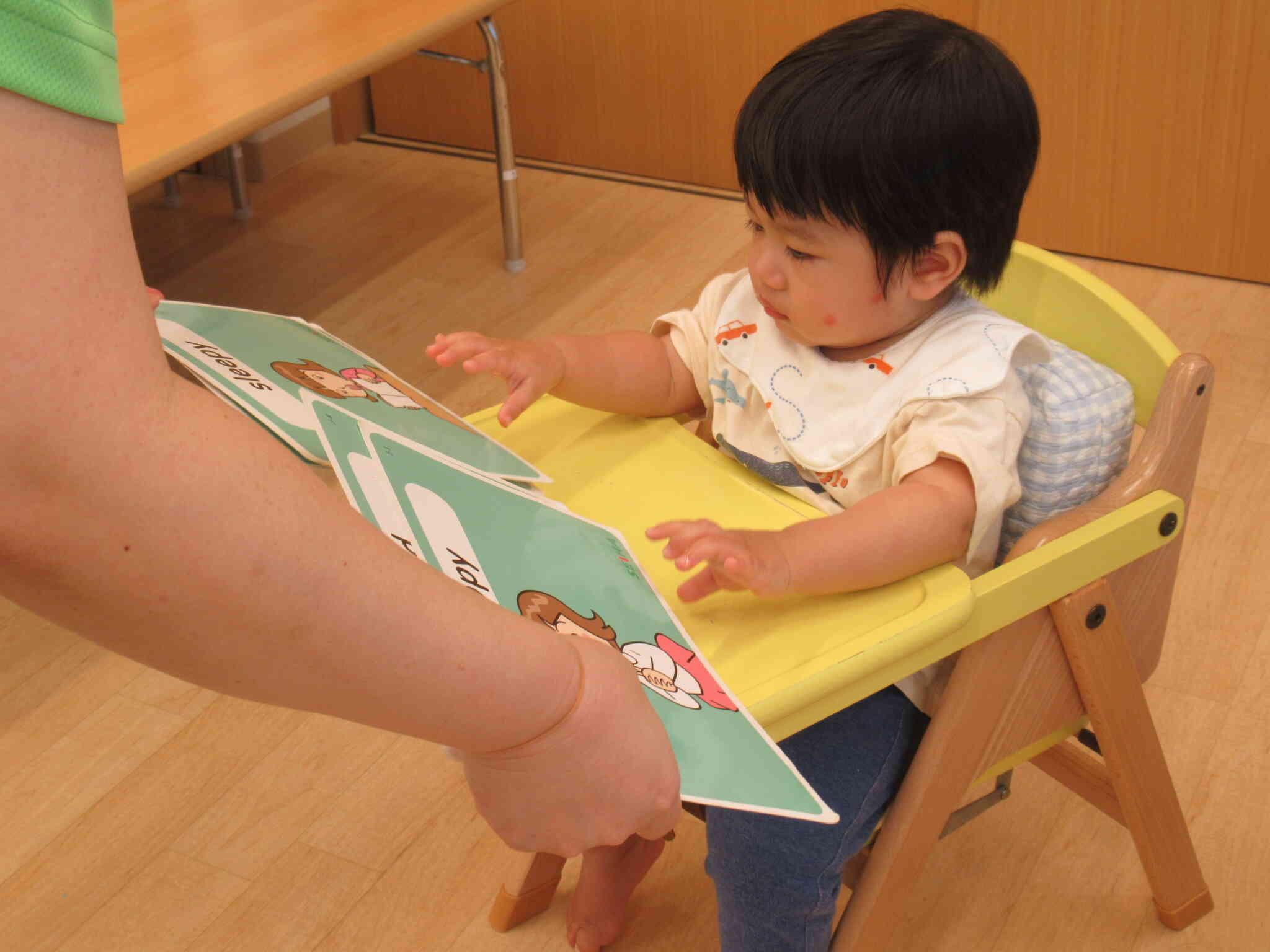 子育てひろば英語レッスン体験会～1歳児さんの様子～♫