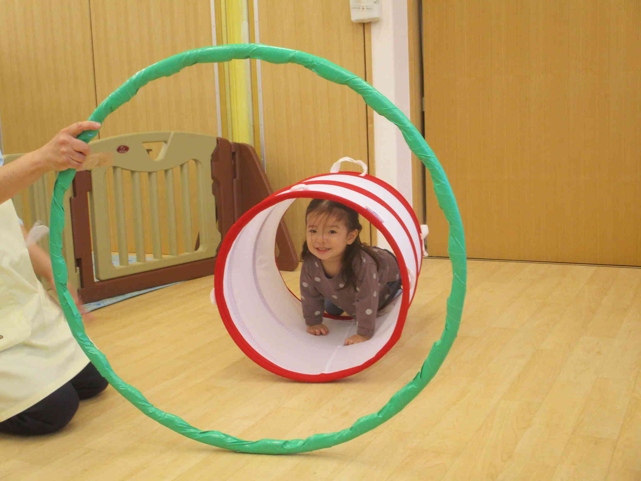 1歳児クラスのお部屋遊びの様子♪