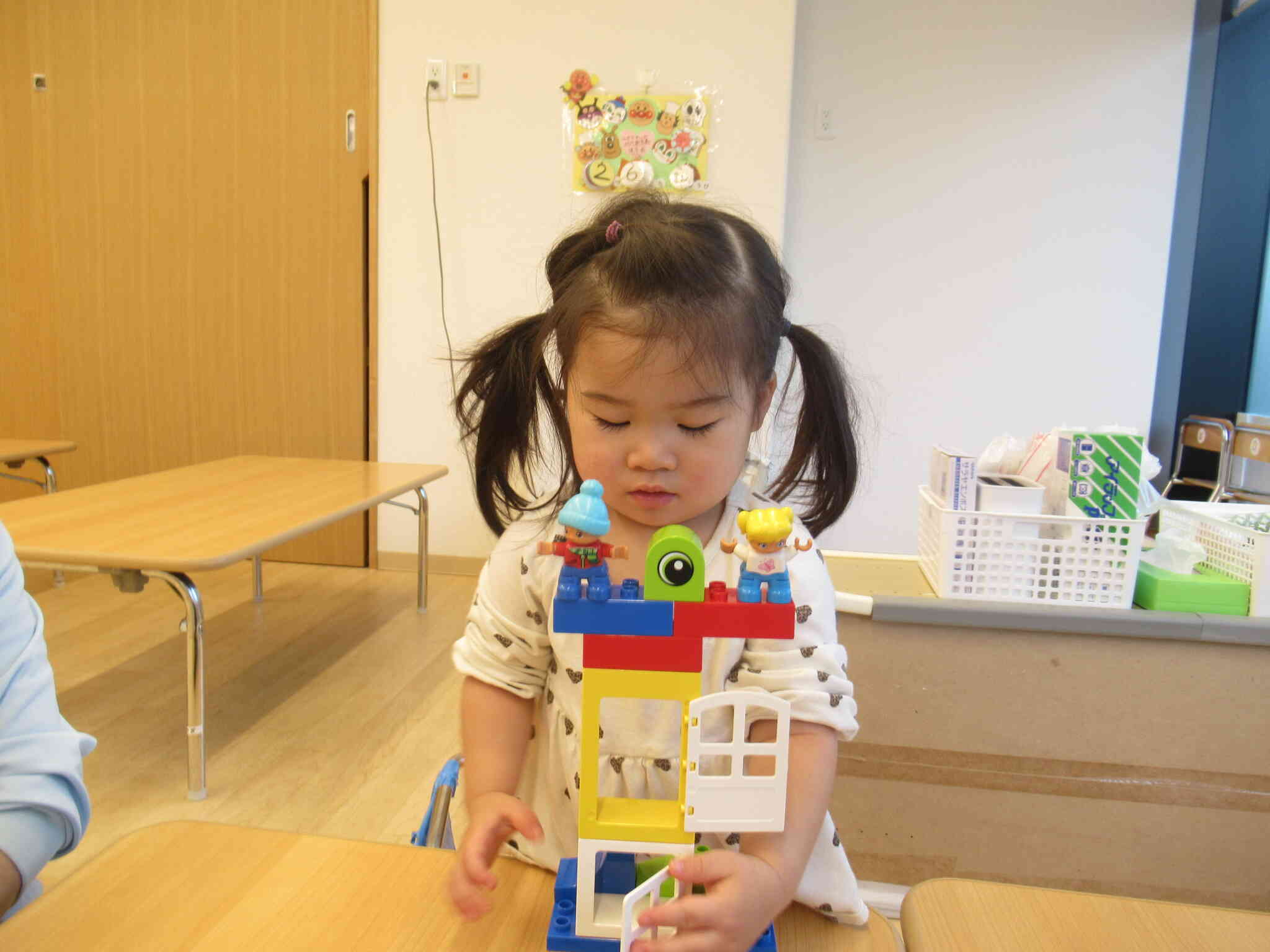 1歳児さんのブロック遊びの様子♬