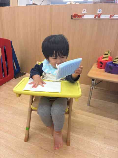 0歳児さんのお部屋遊びの様子☆彡