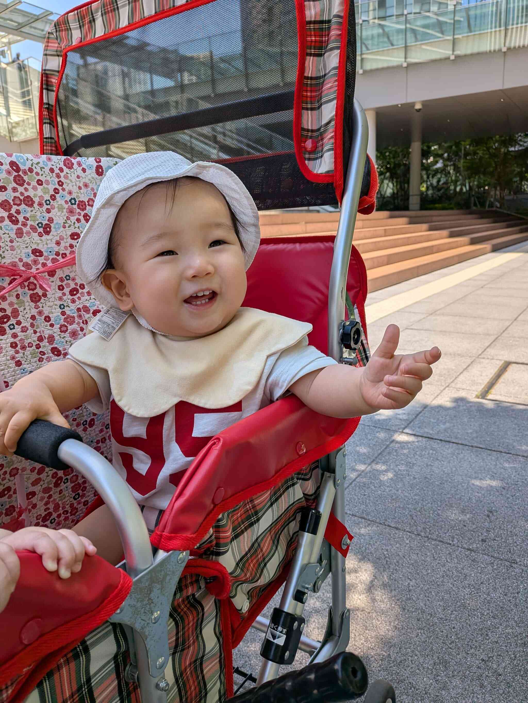 0歳児さんのお外遊びの様子♪