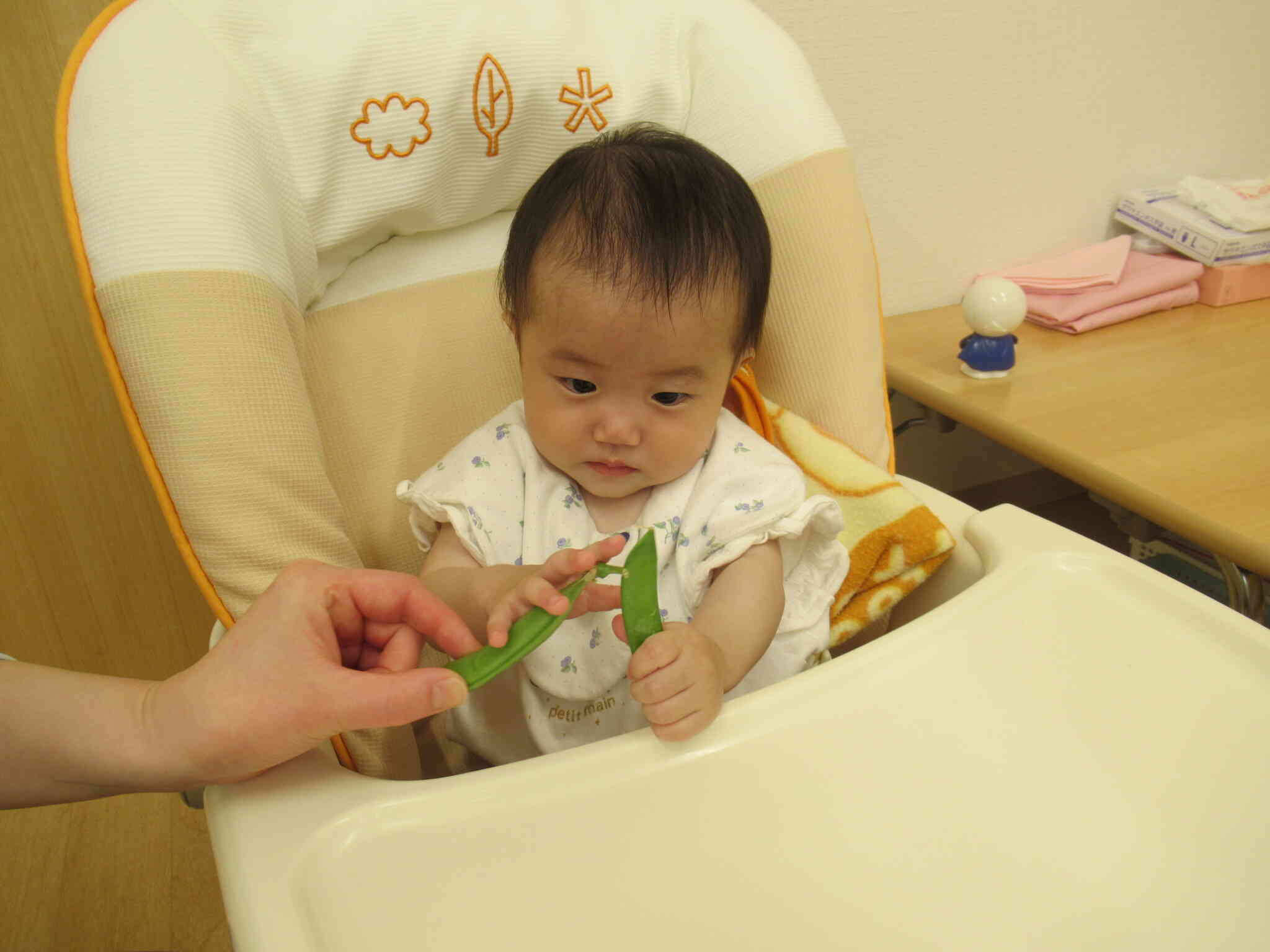 0歳児さんの食育活動の様子♪