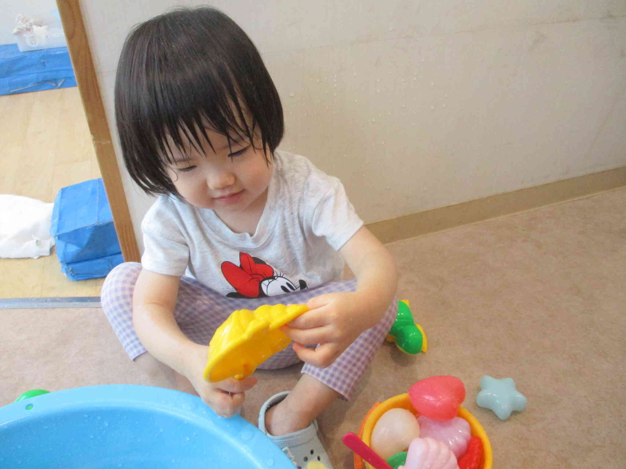 1歳児さんの水遊びの様子☆