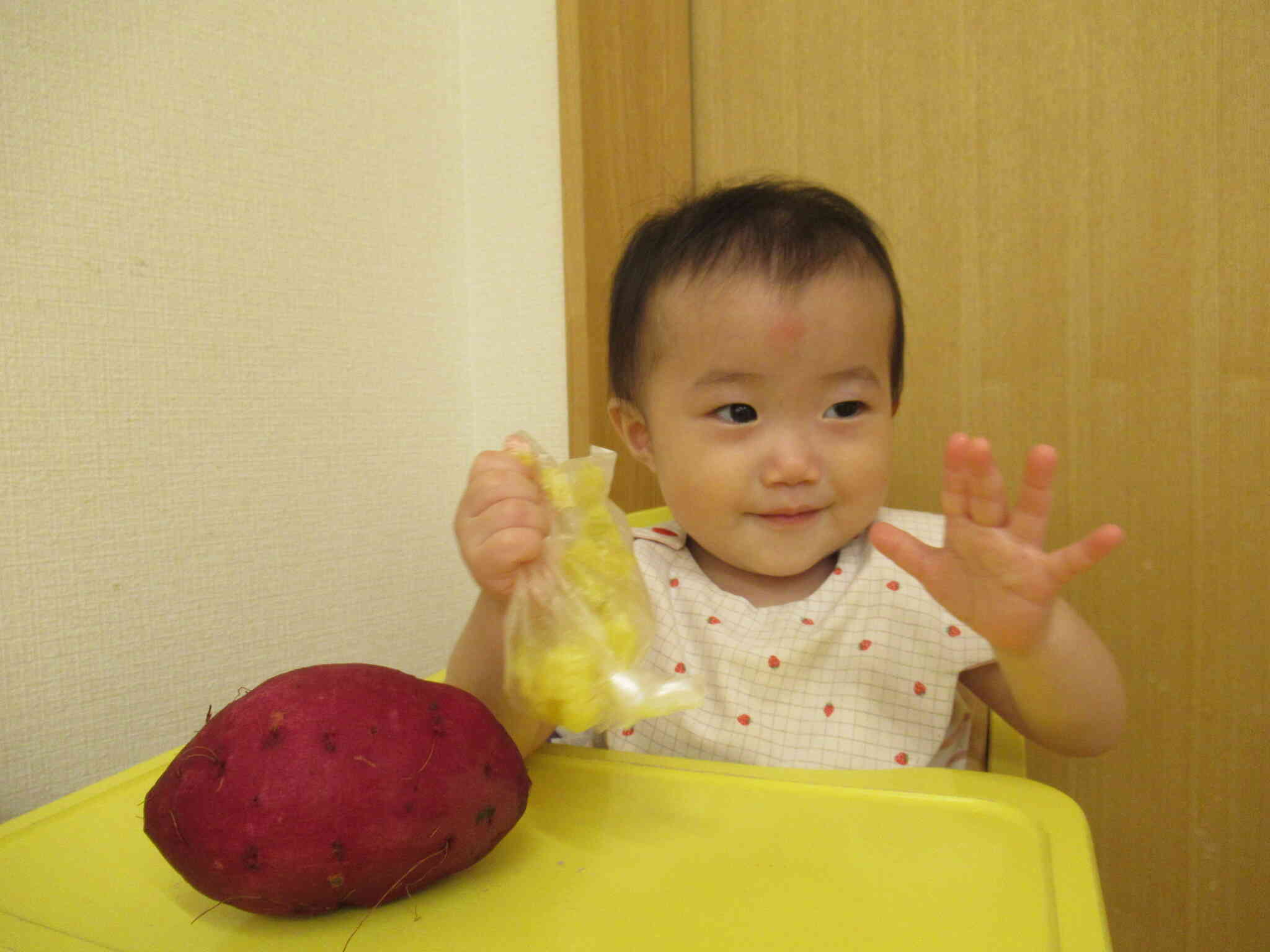 ０歳児さんの食育の様子♪