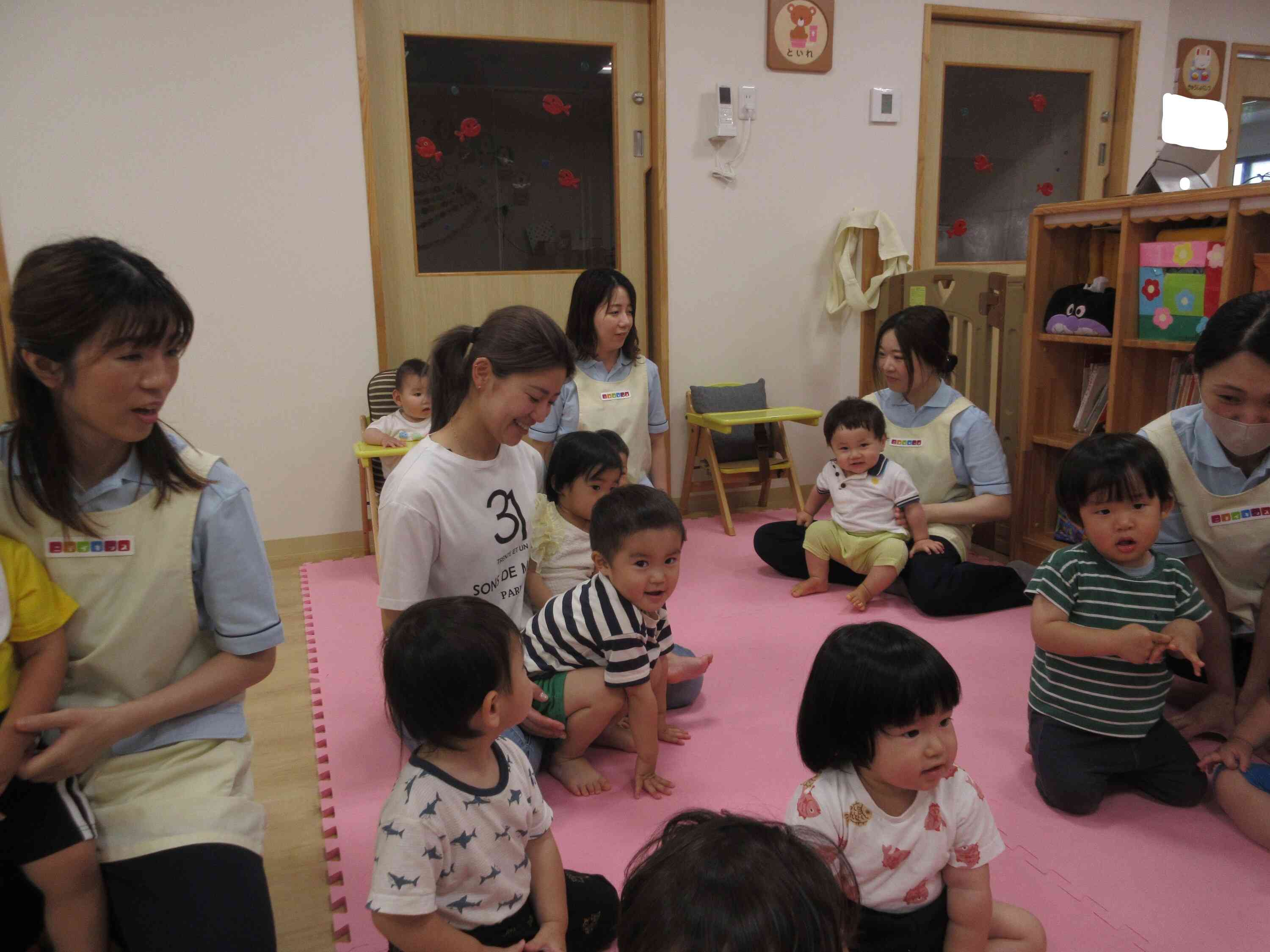 みんなでリトミックにも参加していただきました。たくさん体を動かして楽しかったね。