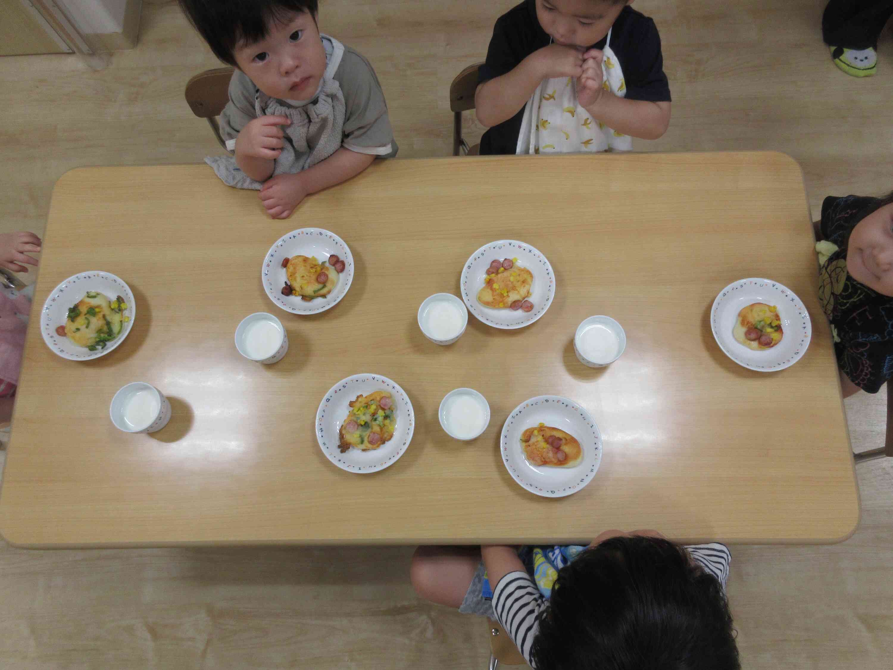 それぞれおいしそうなピザができました。