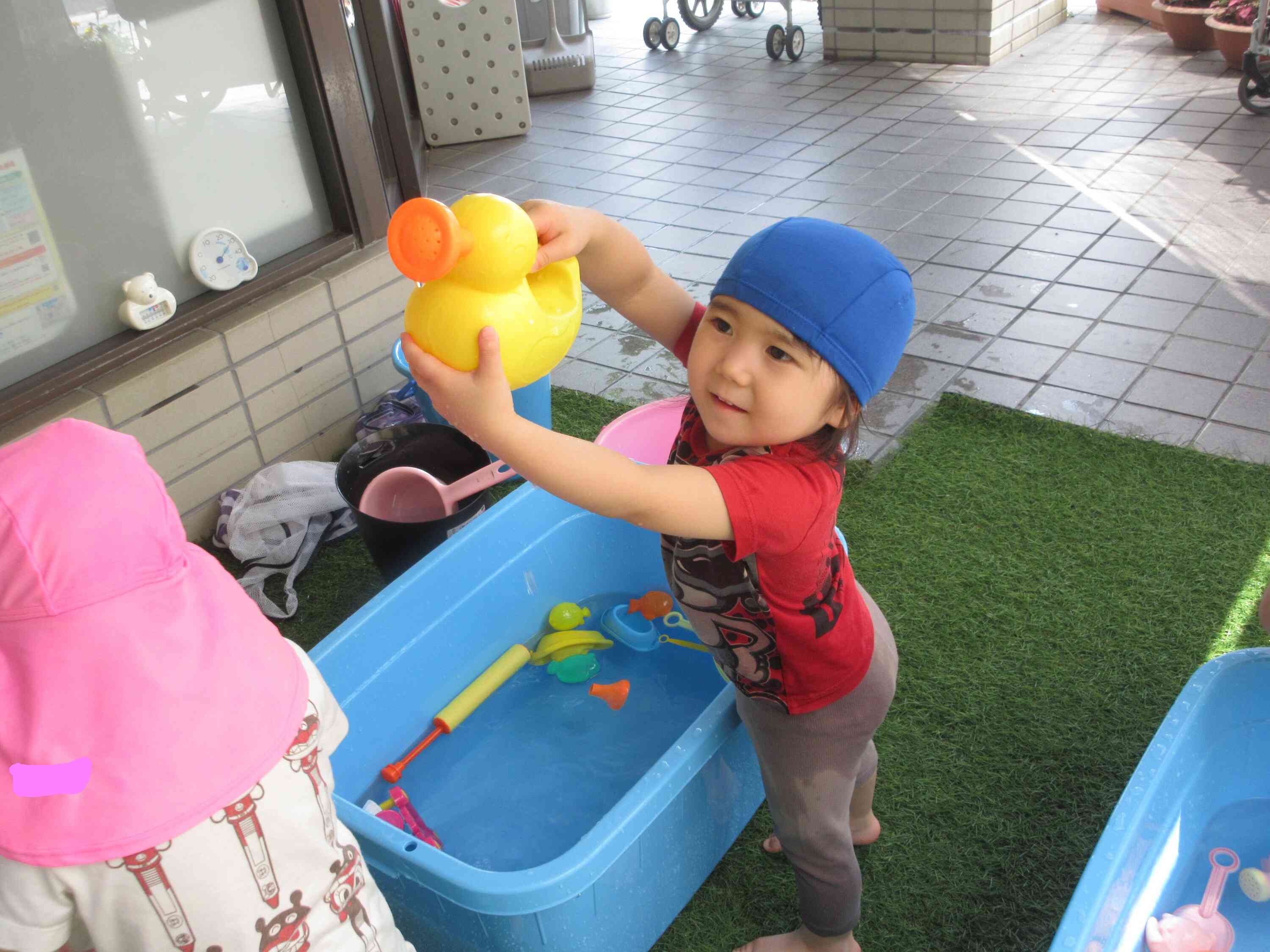 みんな水遊びが、とても大好きで、まだまだ遊び足りないくらいです。