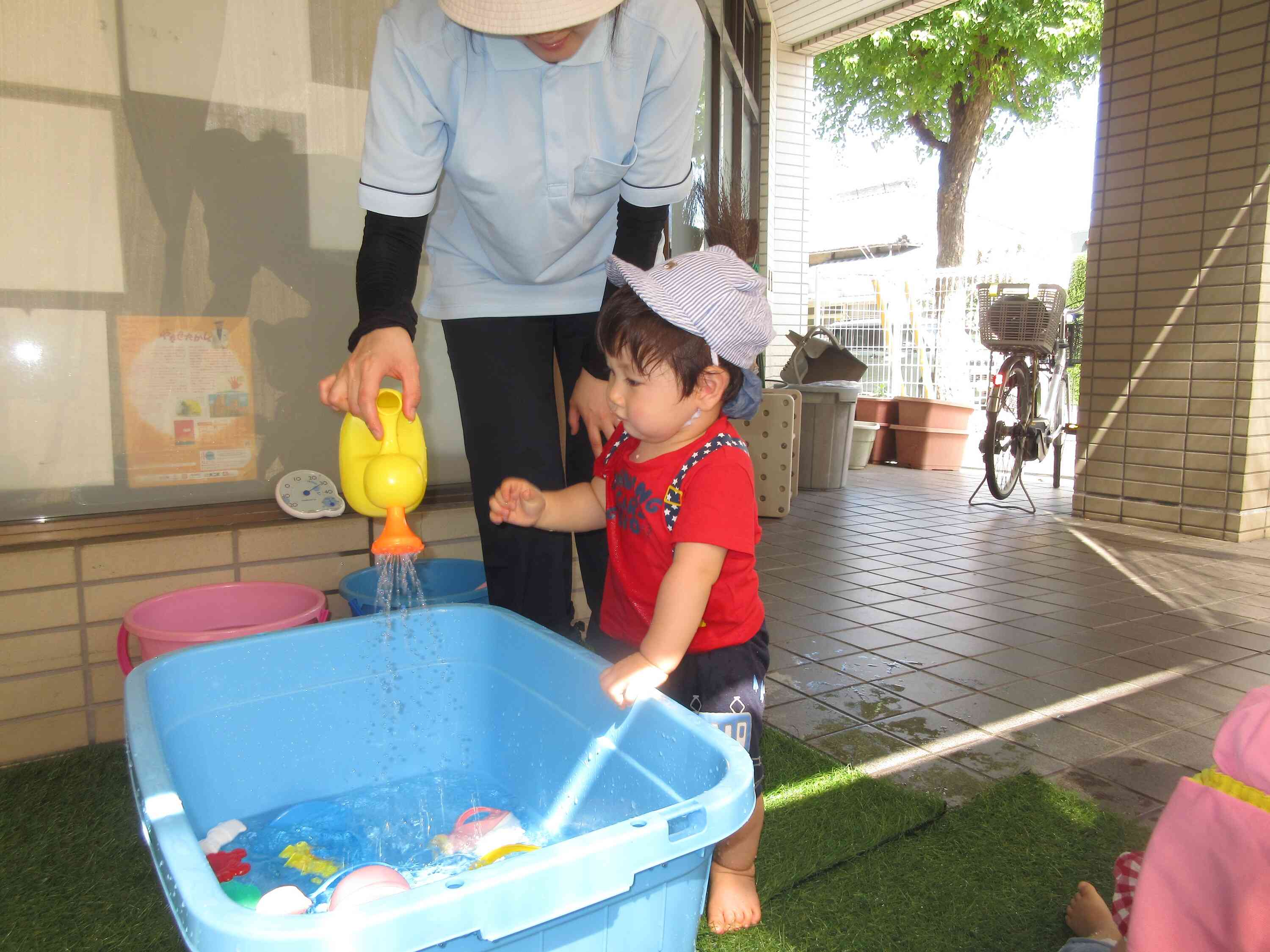 自分の体にお水がかかっても平気です。