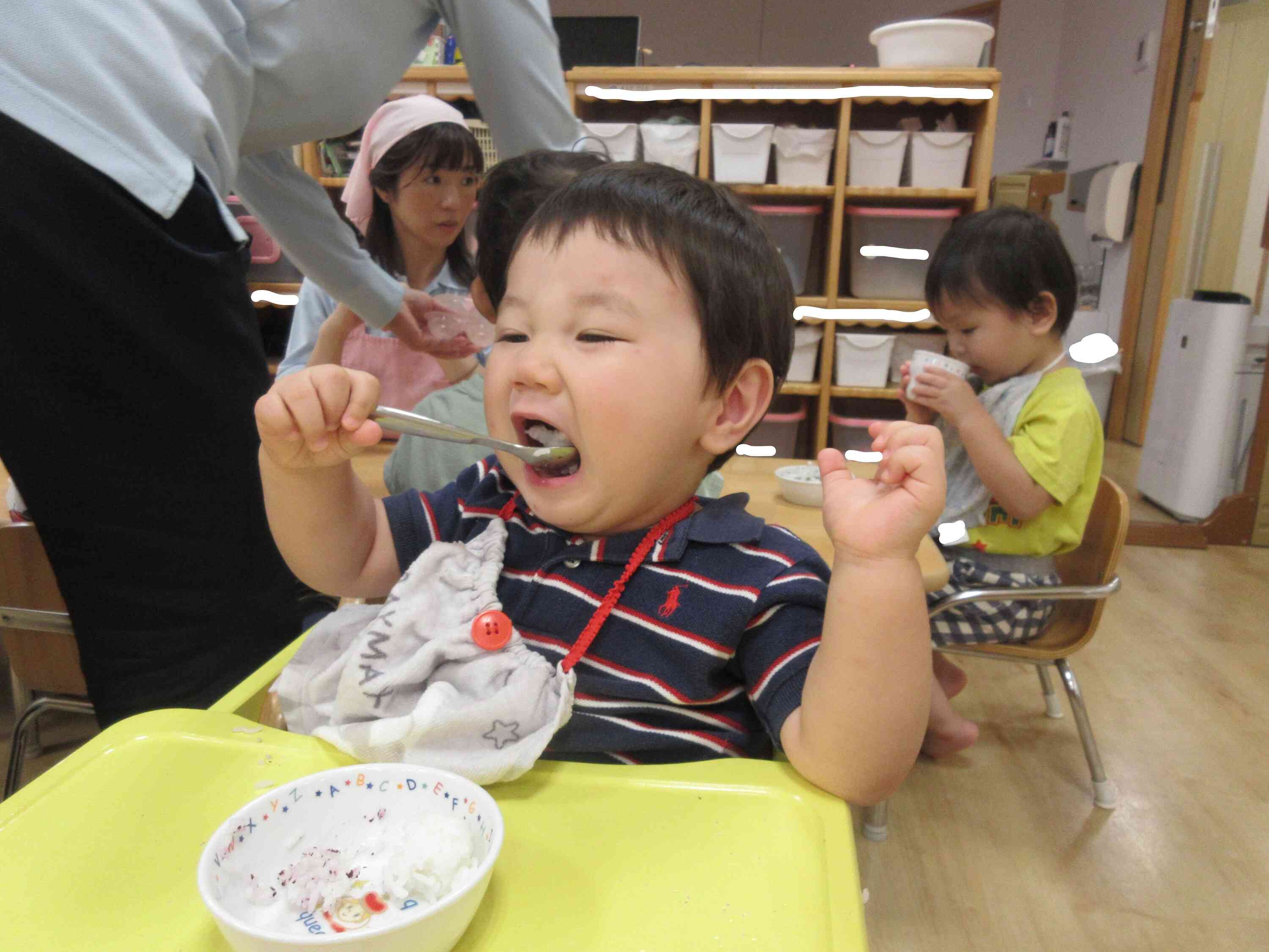 大きなお口でパクパク食べていましたね。