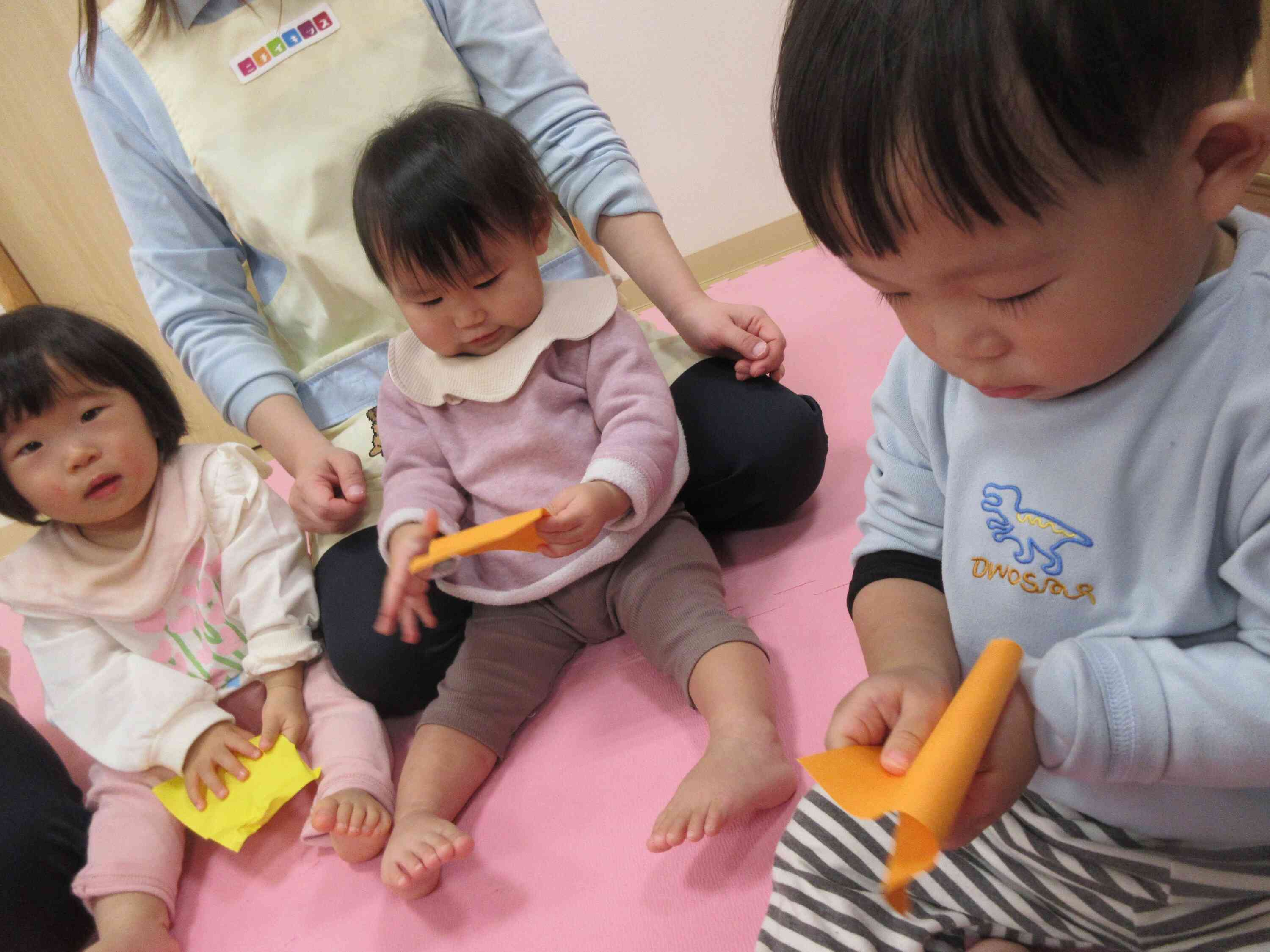 お兄ちゃん、お姉ちゃんの真似をして、いろいろなことができるようになりました。