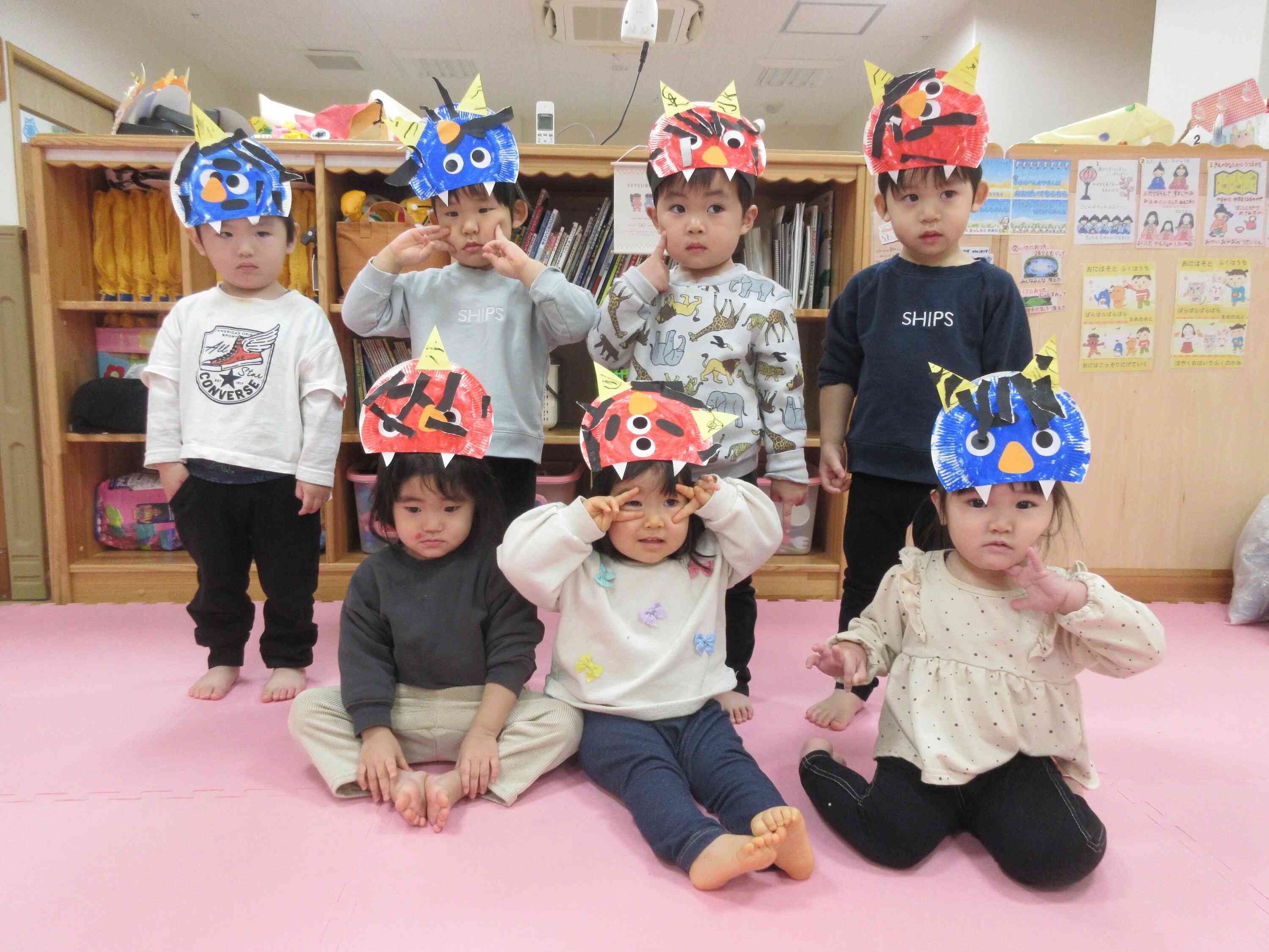 個性豊かなお面をかぶって、みんなで頑張ったね。最後はおにさんとも、なかよしになりました。