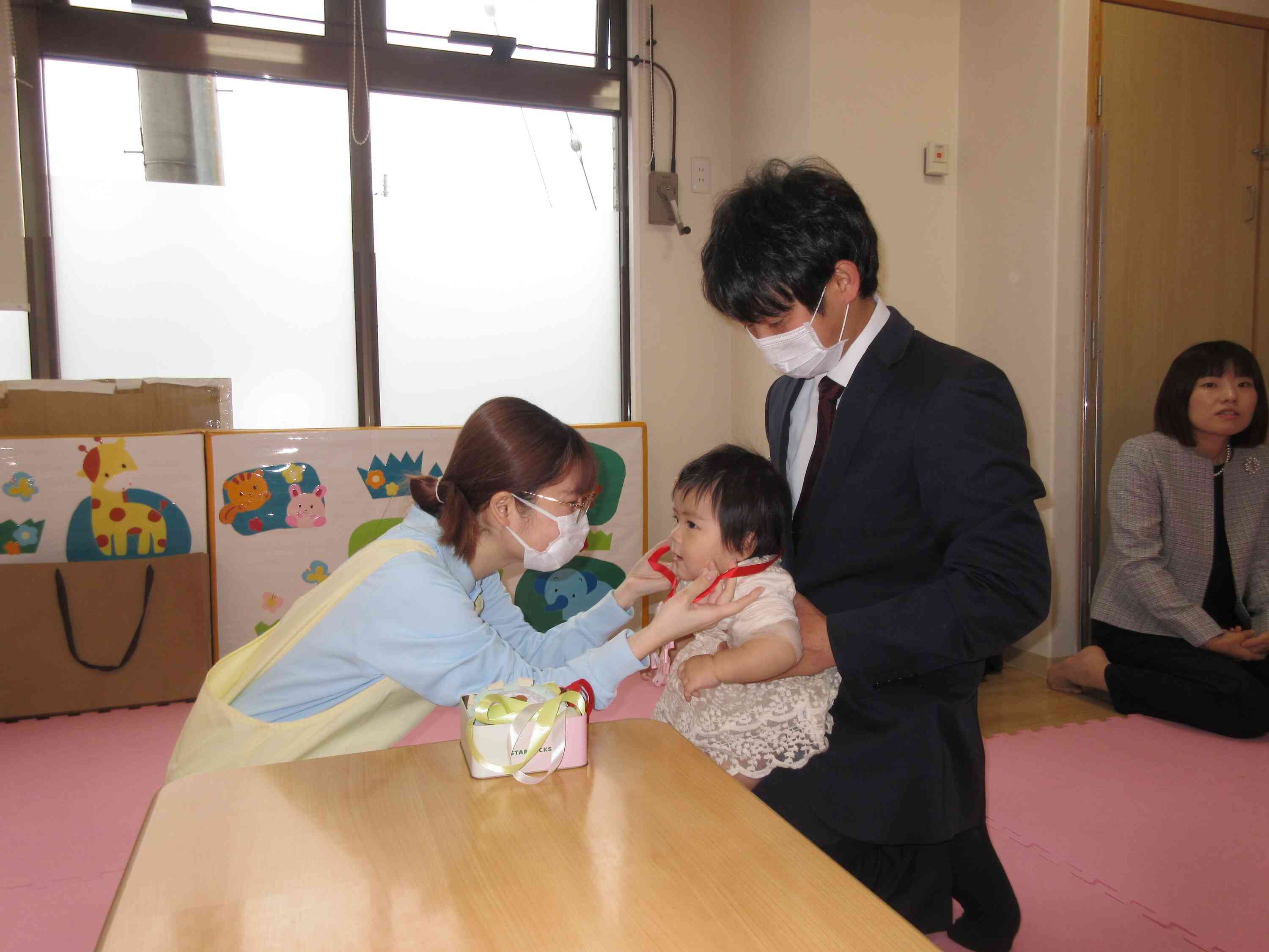 先生やお友達がいっぱい待っているよ。楽しみだね。