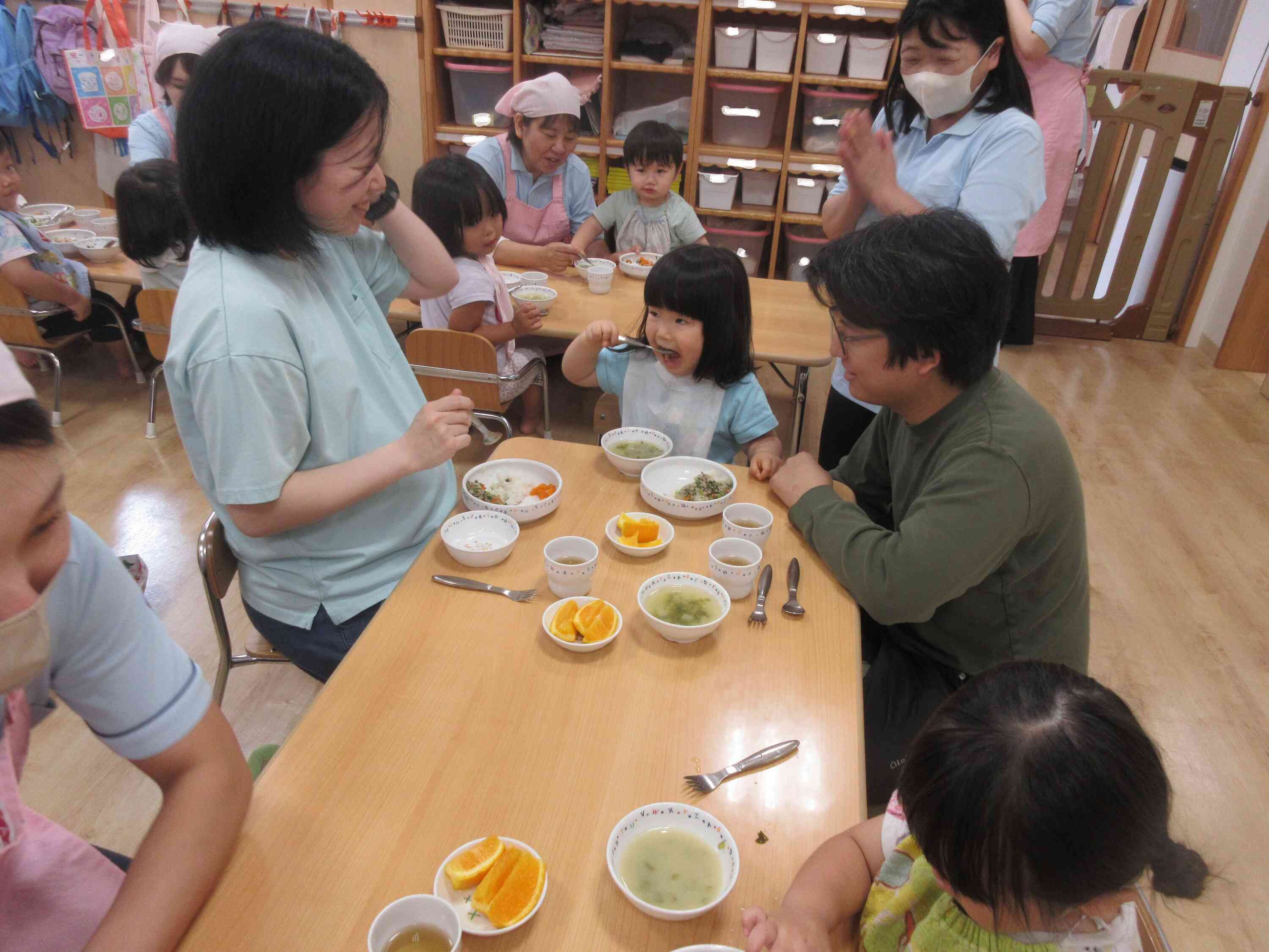 みんなで一緒に、いただきます。