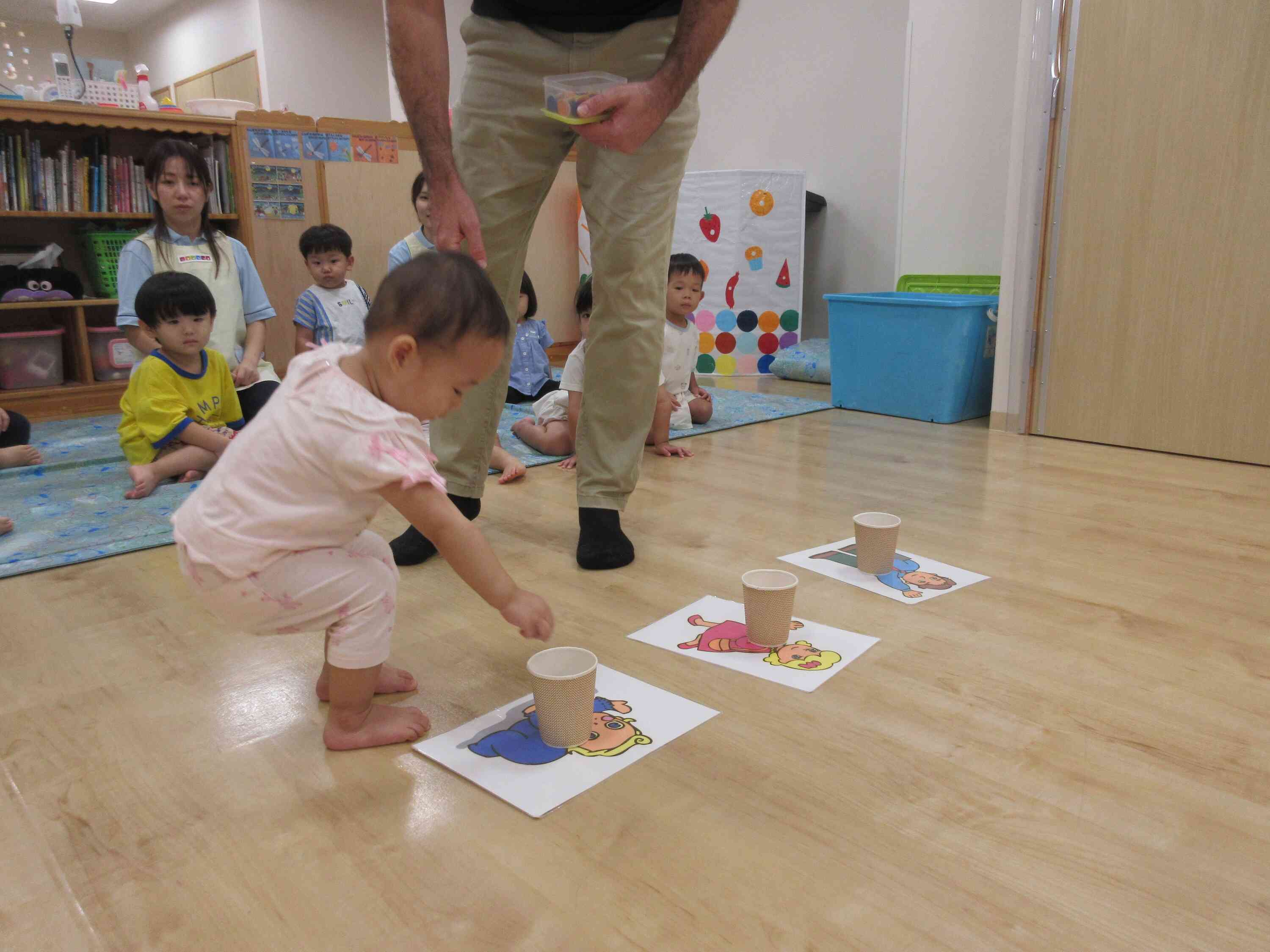 絵カードを使いゲーム形式で行うのでどの子も興味を持って参加していますよ。