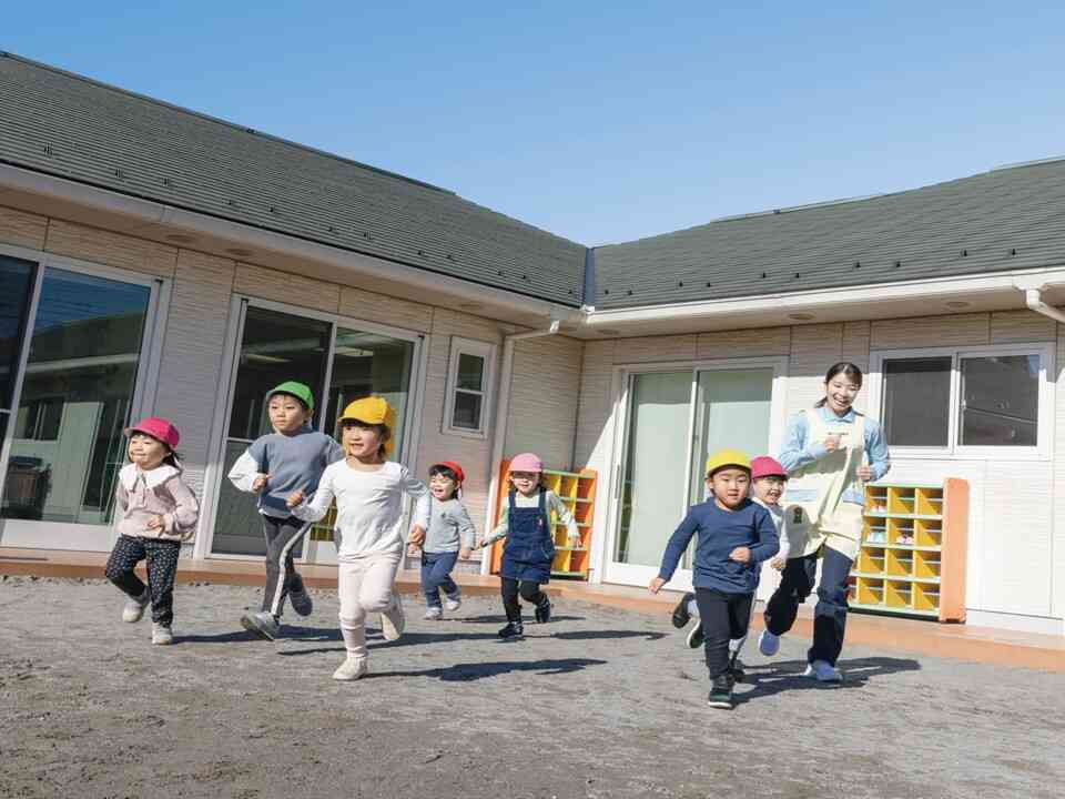 “おもいっきり遊ぶ。おもいっきり学ぶ。”の保育理念のもと、子どもたちの主体的な活動を大切に保育をしてまいります。