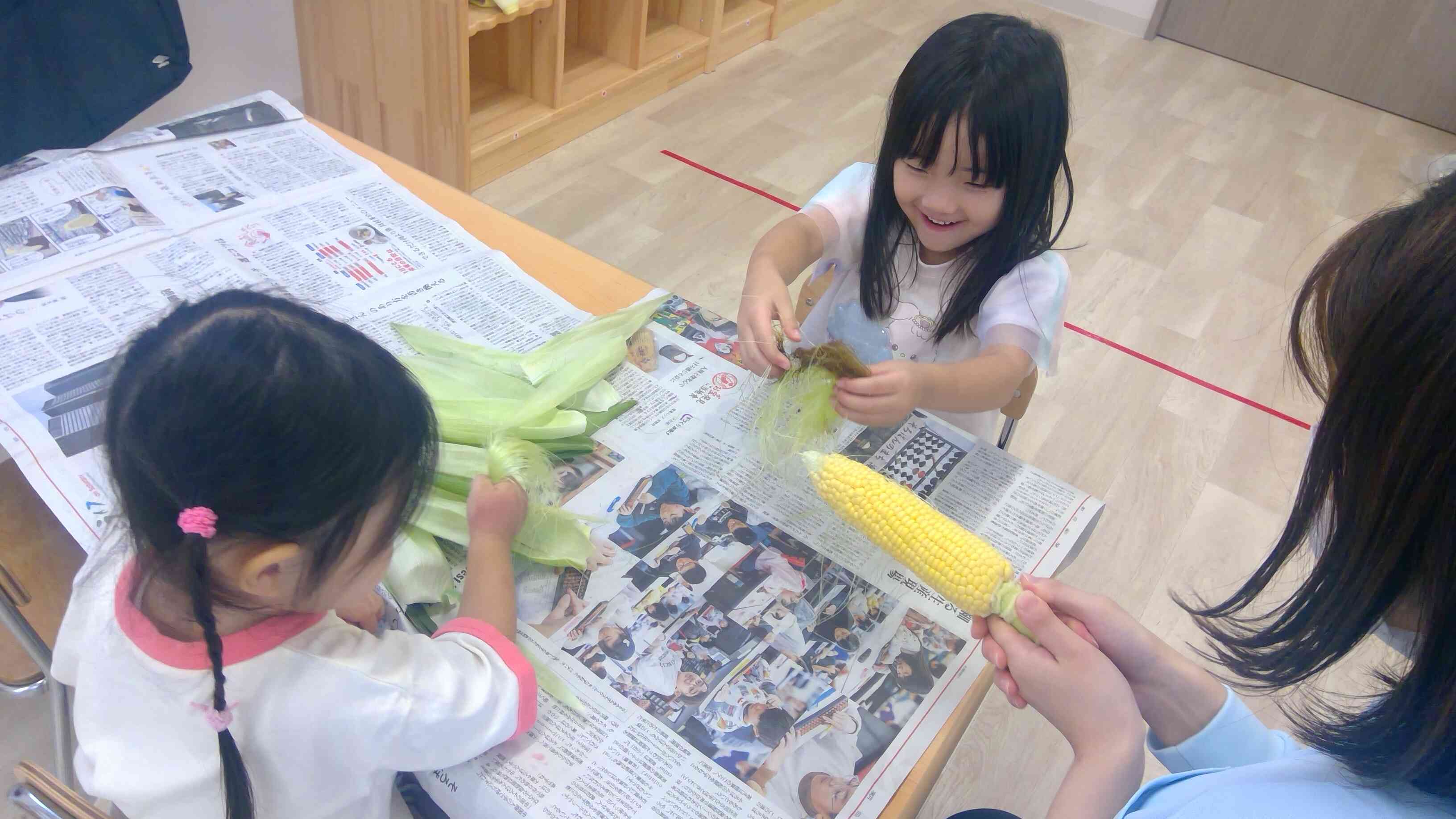 先生と一緒に皮をひぱったよ