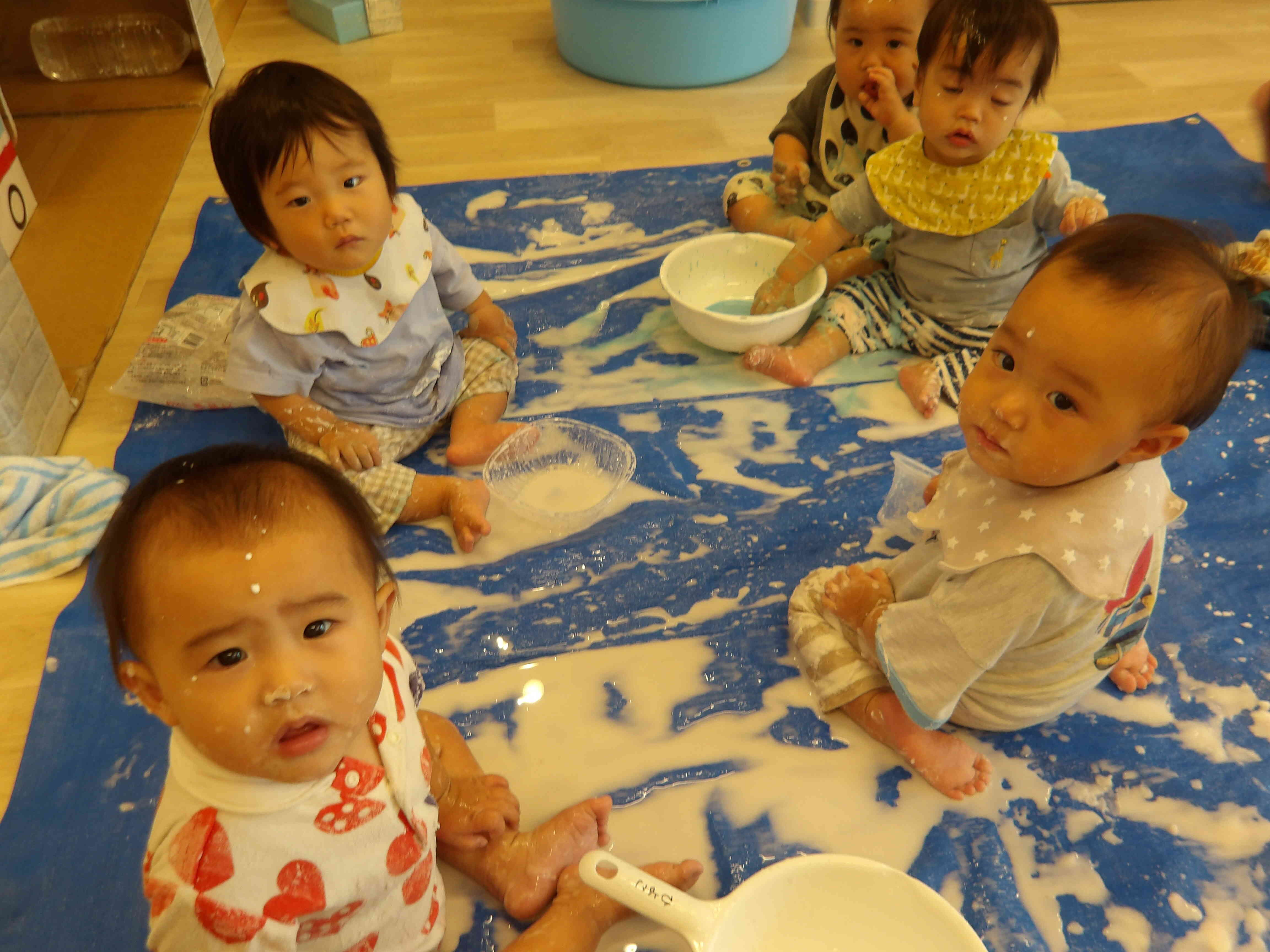 片栗粉に水を入れてみると